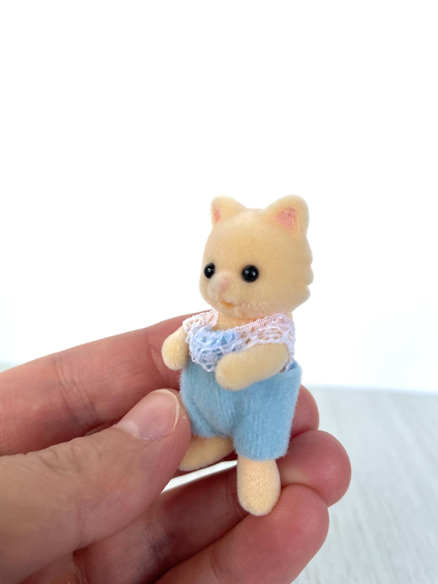 Chantilly cat baby standing — Sylvanian Families / Calico Critters