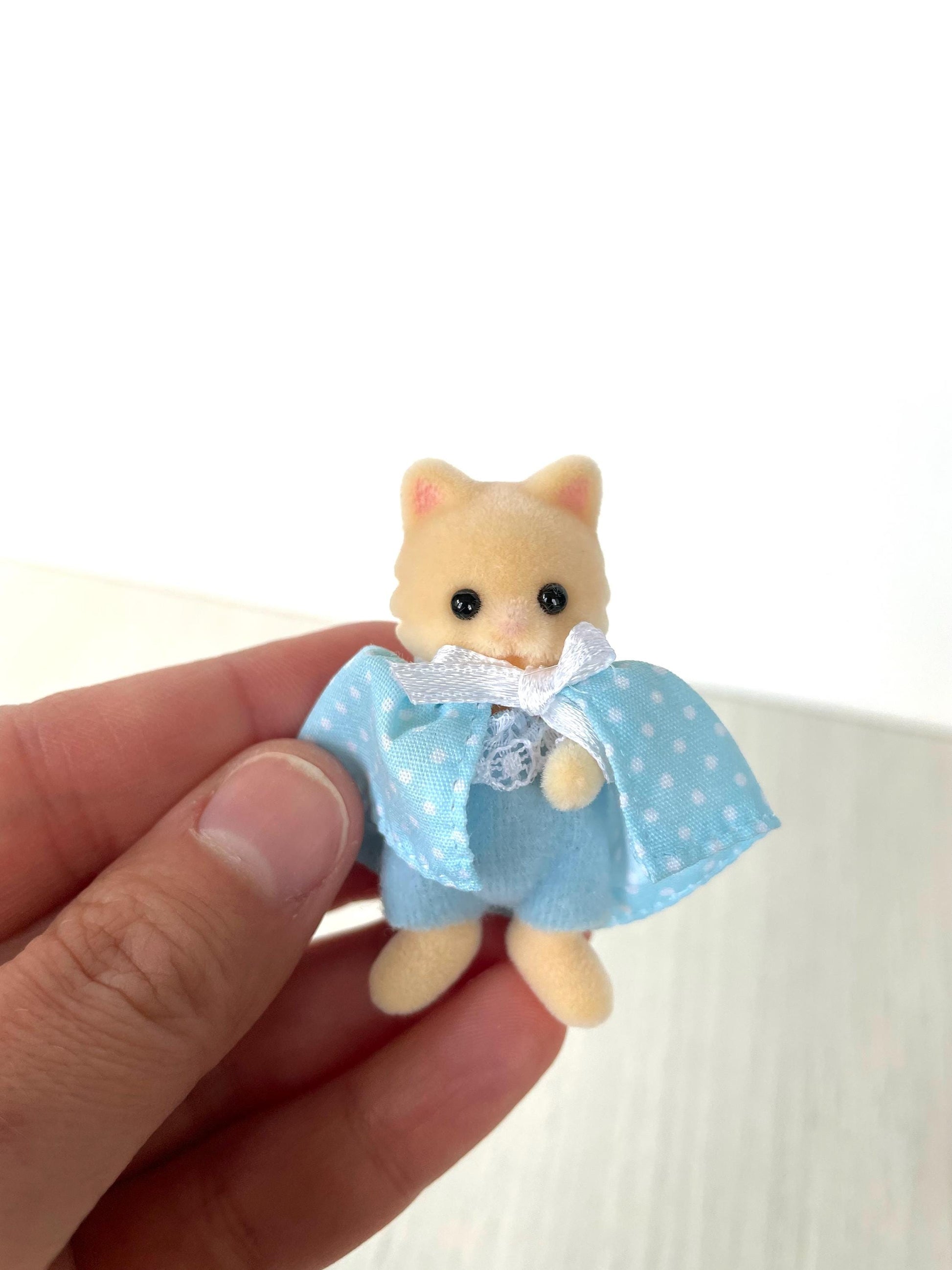 Sylvanian Families Chantilly cat baby Jacques in blue polkadot gown — Calico Critters