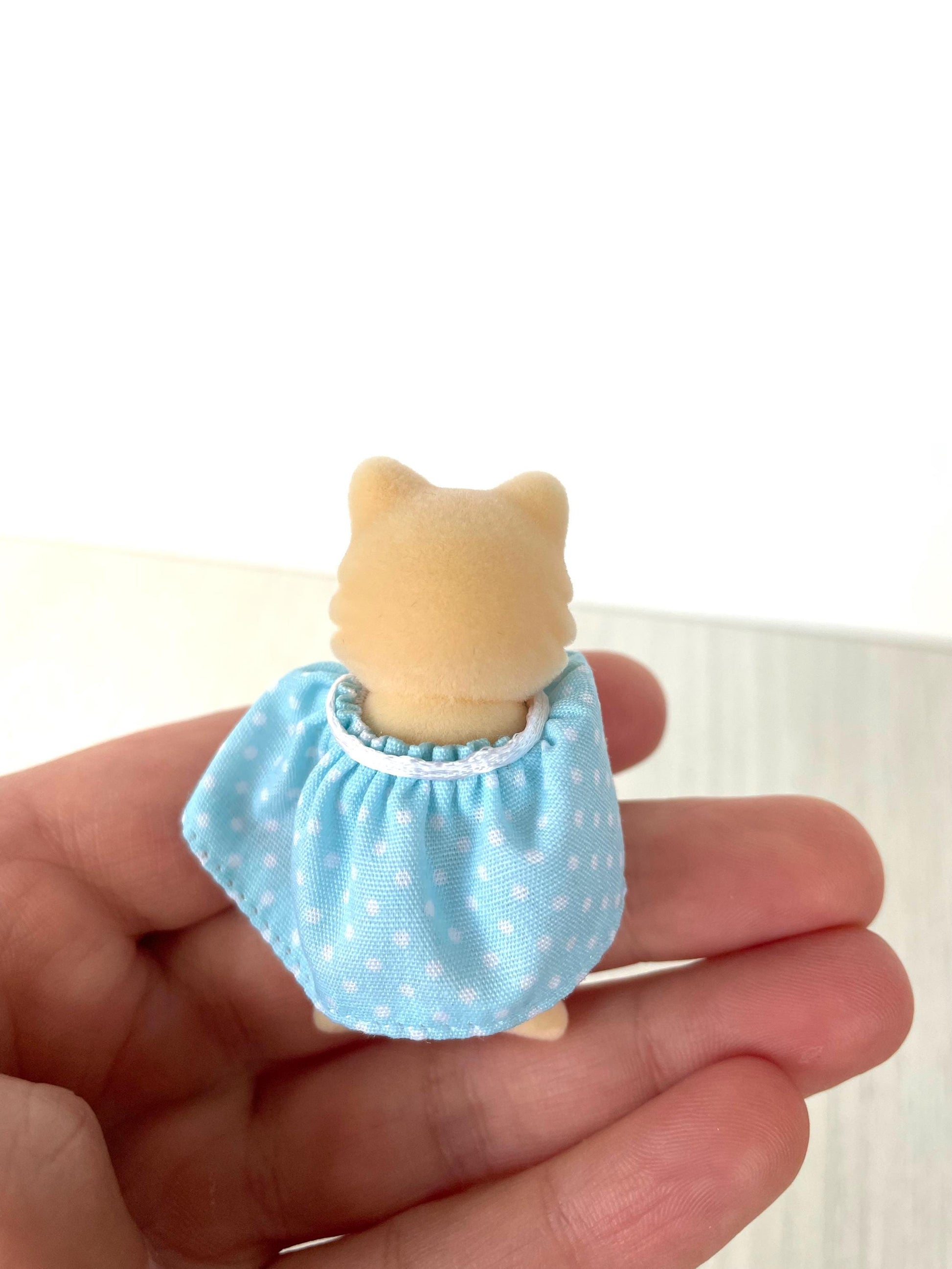 Cat baby in blue polkadot gown — Sylvanian Families / Calico Critters