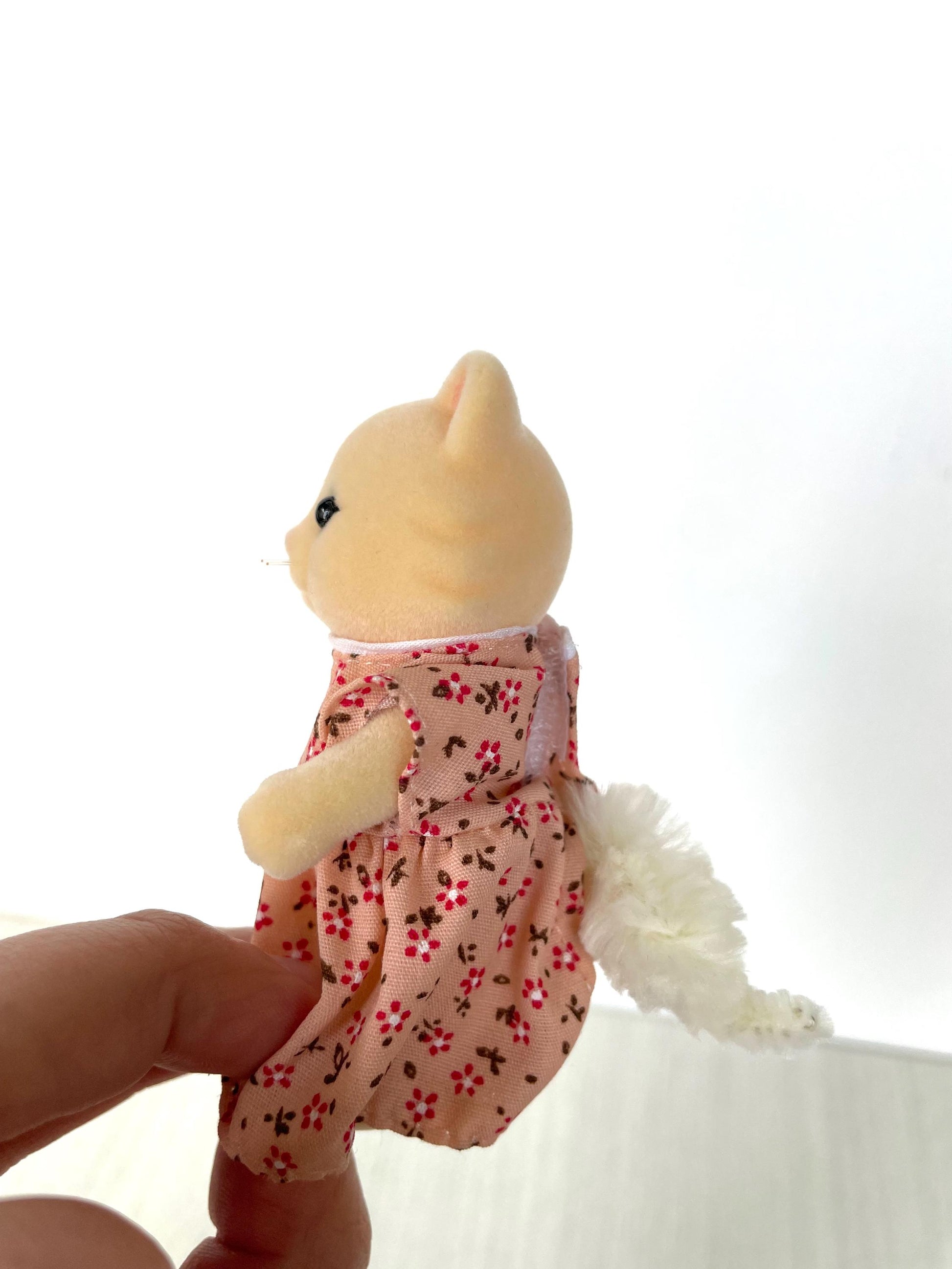 Cat mom dress detail — Sylvanian Families / Calico Critters