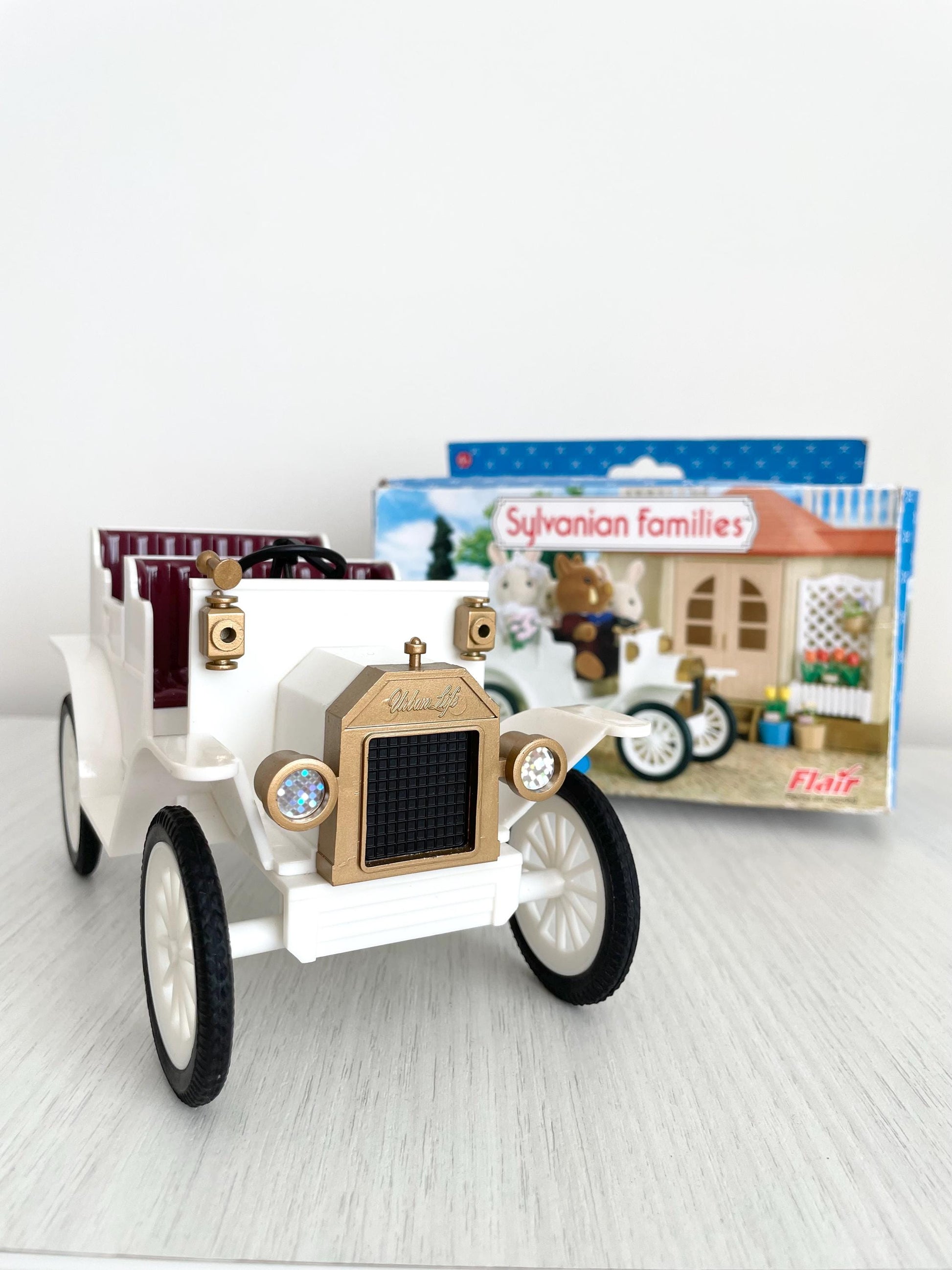 Calico Critters White Vintage Wedding Car, Urban Life Rare Sylvanian Families vehicle with original box, Collectible retro white wedding car