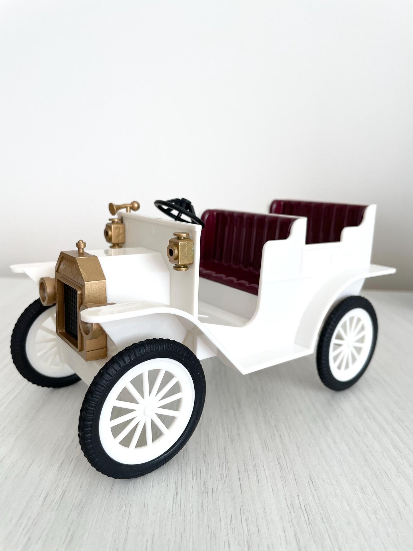 Calico Critters White Vintage Wedding Car, Urban Life Rare Sylvanian Families vehicle
