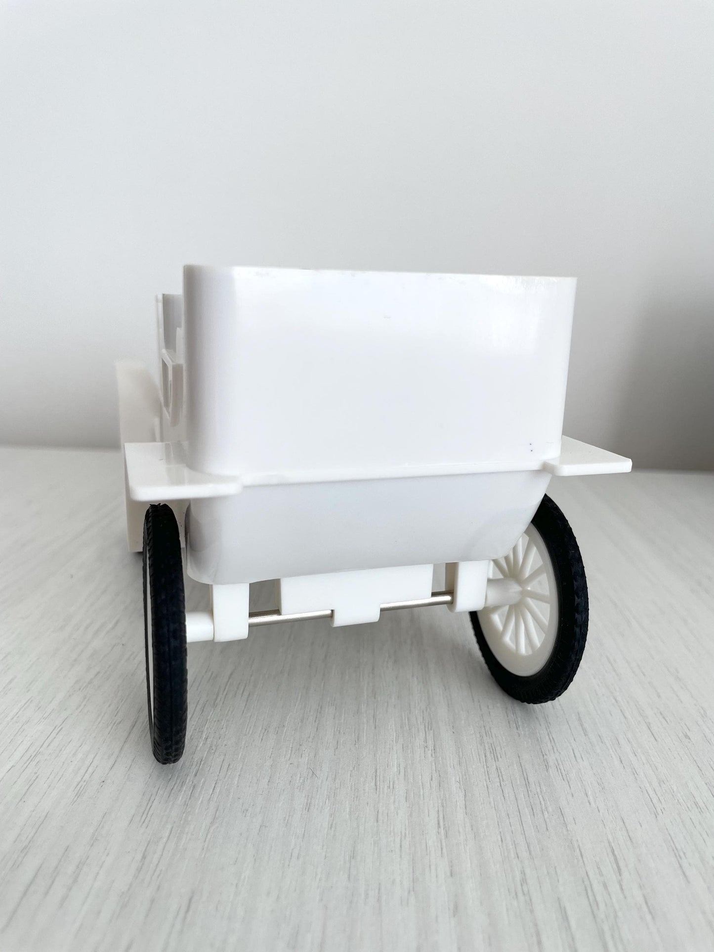Calico Critters White Vintage Wedding Car, Urban Life Rare Sylvanian Families vehicle