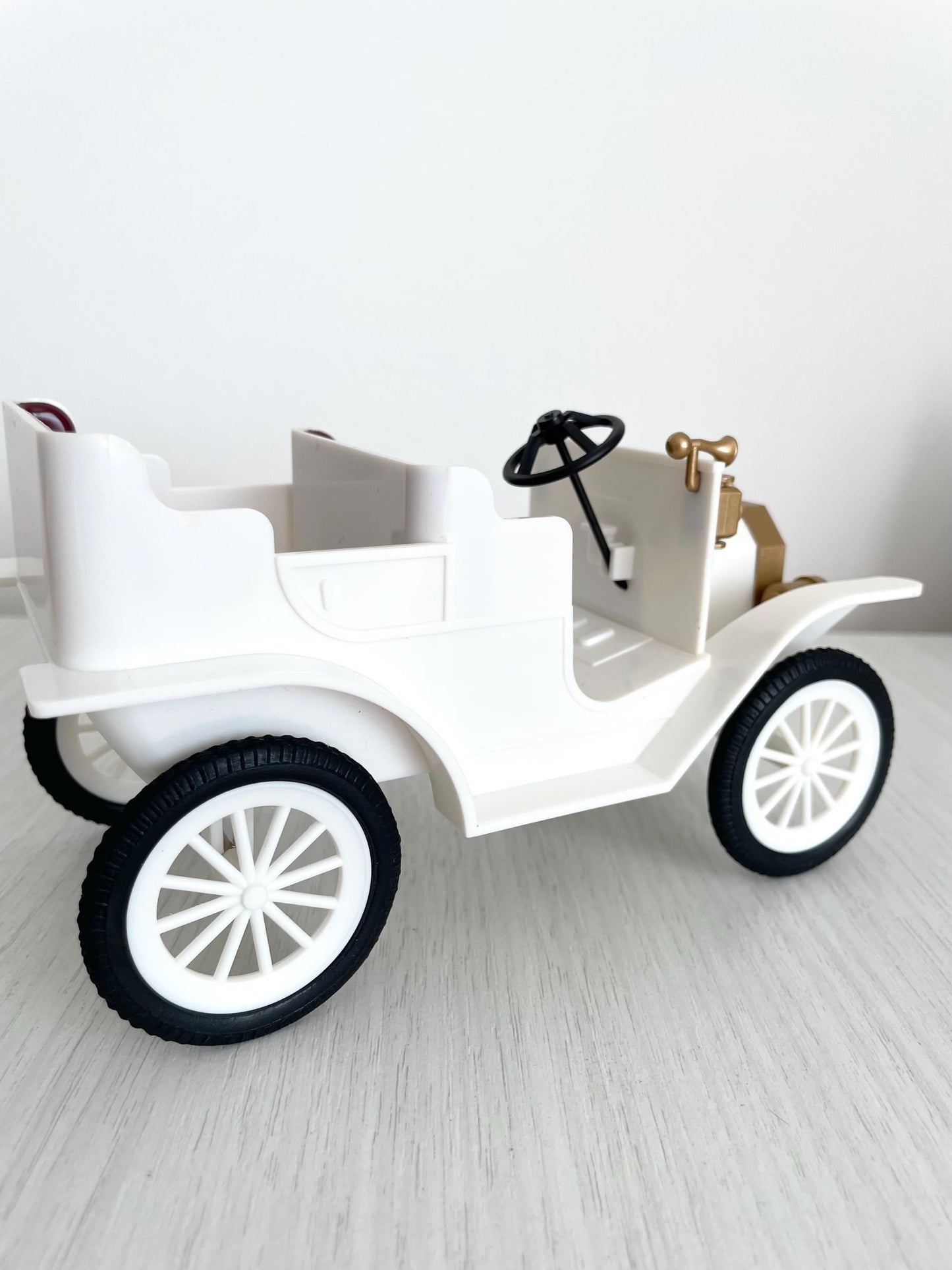 Calico Critters White Vintage Wedding Car, Urban Life Rare Sylvanian Families vehicle