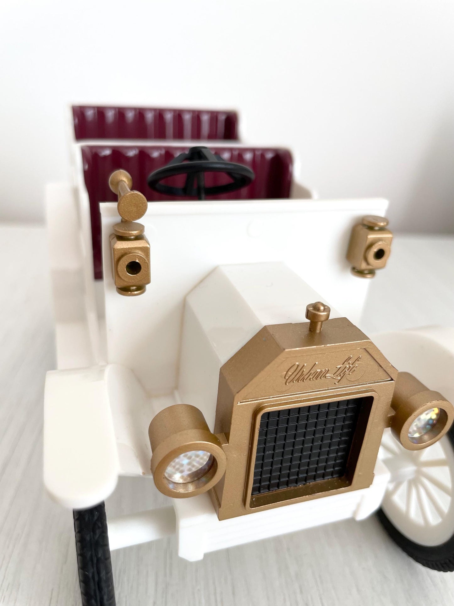 Calico Critters White Vintage Wedding Car, Urban Life Rare Sylvanian Families vehicle