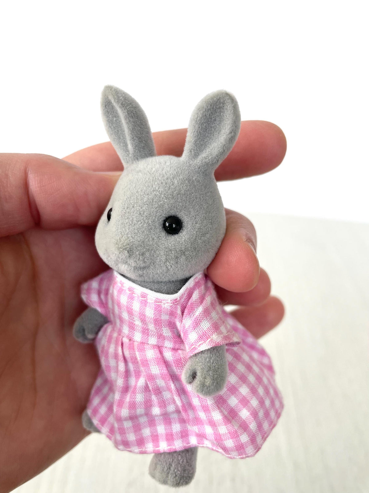 Vintage Sylvanian Families Babblebrook Rabbit Mom, Calico Critters Gray Bunny with Gripping Hands and Gold Foot Sticker, photo 10