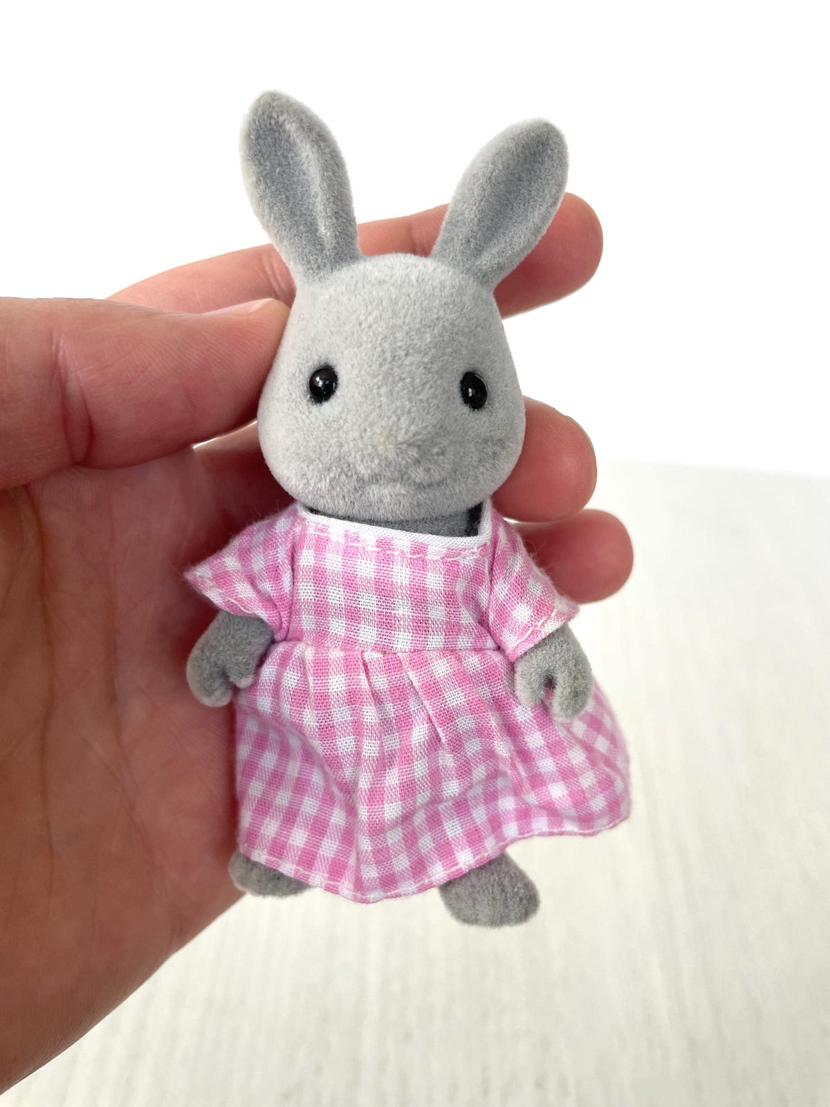 Vintage Sylvanian Families Babblebrook Rabbit Mom, Calico Critters Gray Bunny with Gripping Hands and Gold Foot Sticker