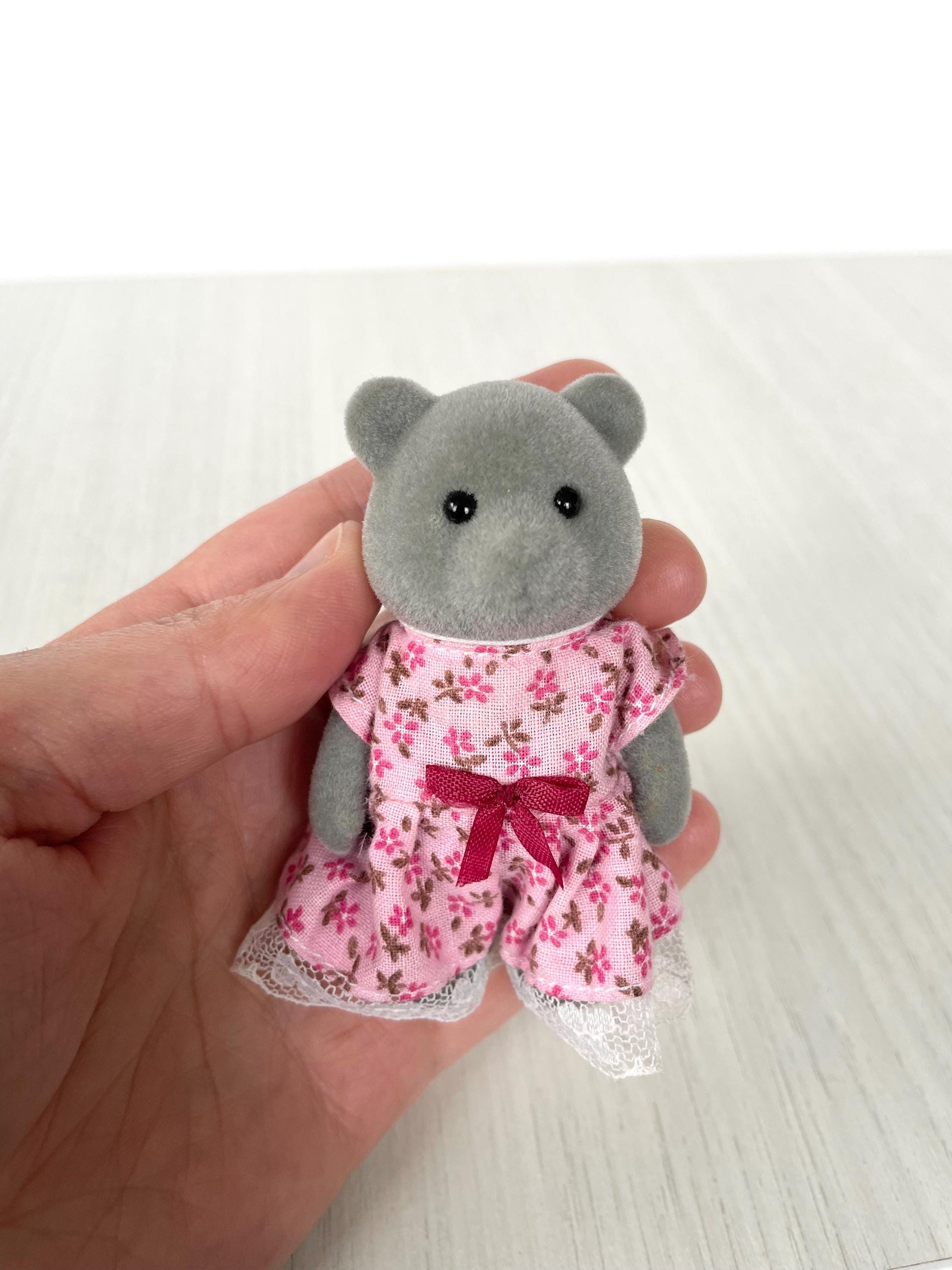 Vintage 1985 Tomy Sylvanian Families Summer Evergreen bear sister in pink dress — Calico Critters