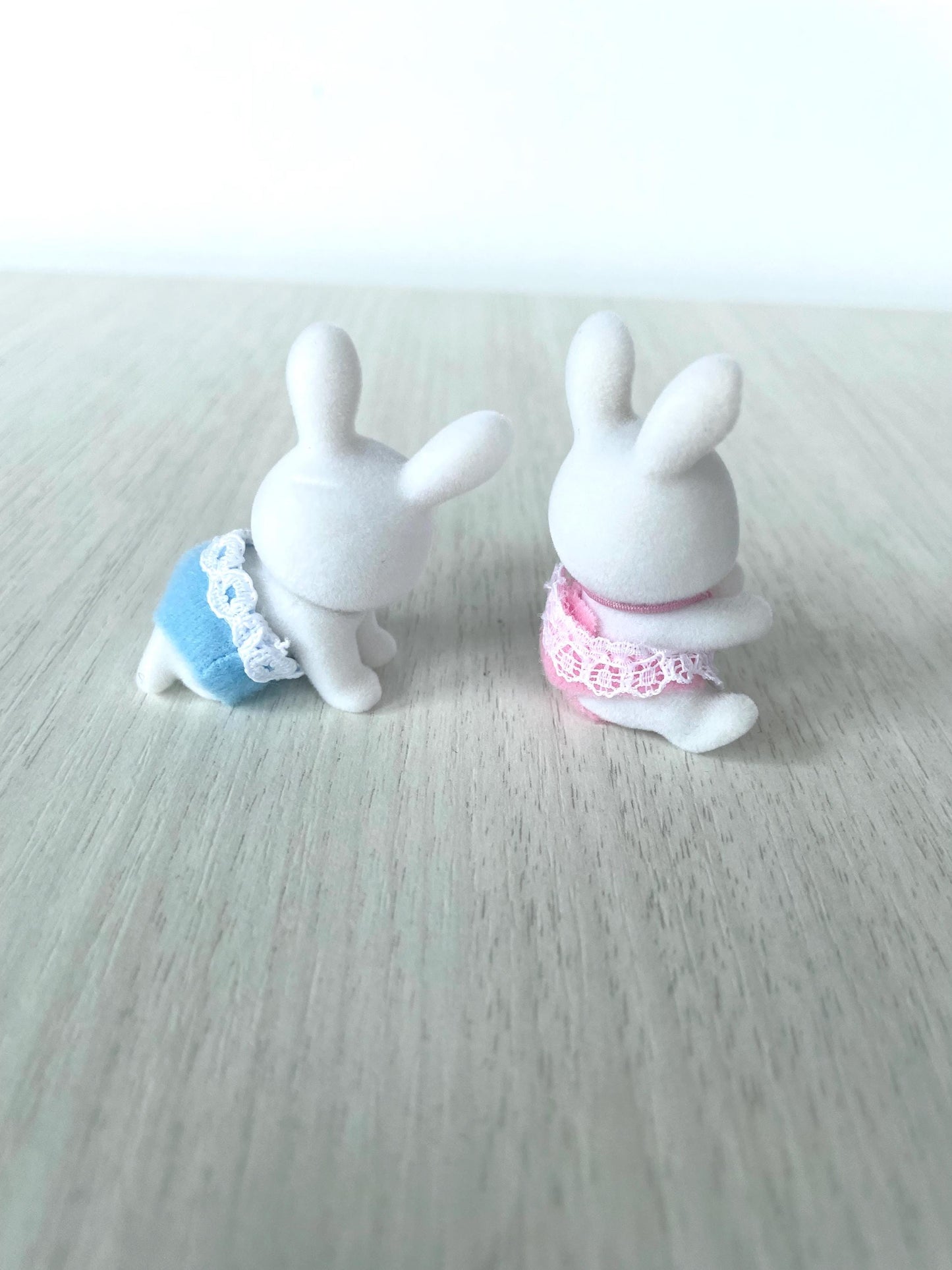 Calico Critters Snow Warren Rabbit Babies, White Flocked Rabbit Figures — Sylvanian Families