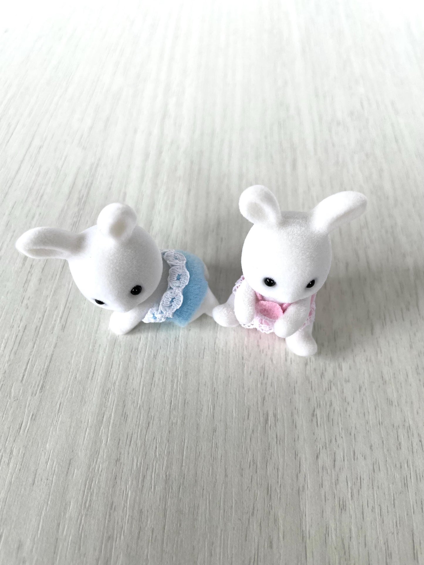 Calico Critters Snow Warren Rabbit Babies, White Flocked Rabbit Figures — Sylvanian Families