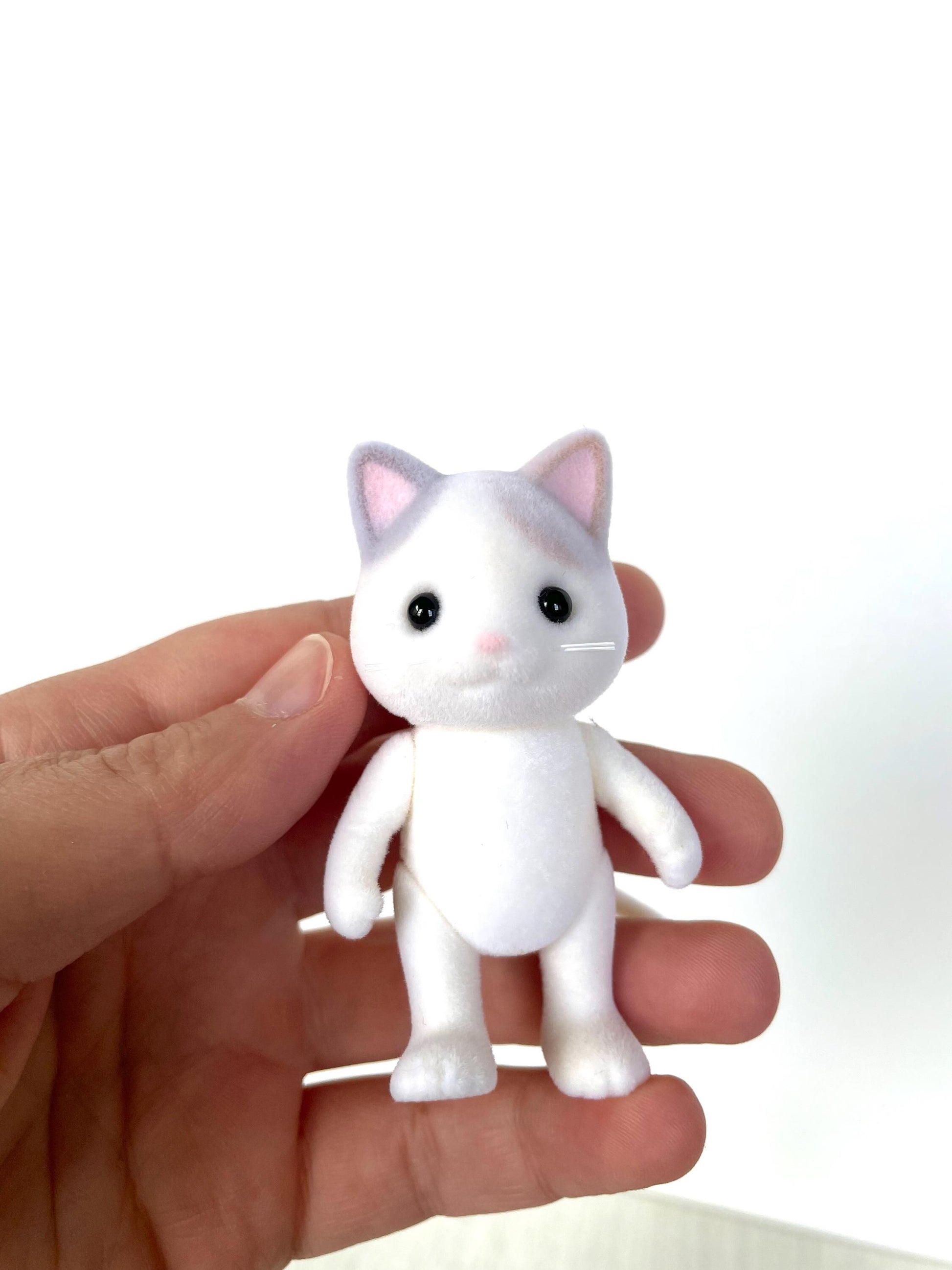 Child latte cat spare critter — brand new Calico Critters / Sylvanian Families figure, naked for customizing or replacement