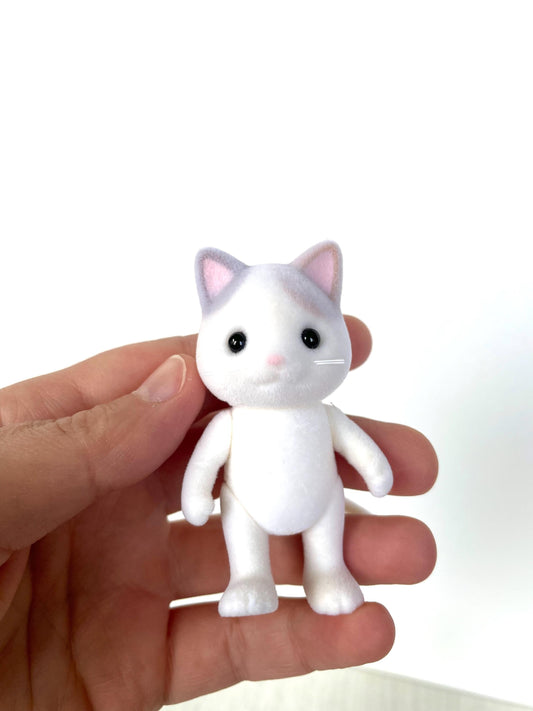 Child latte cat spare critter — brand new Calico Critters / Sylvanian Families figure, naked for customizing or replacement