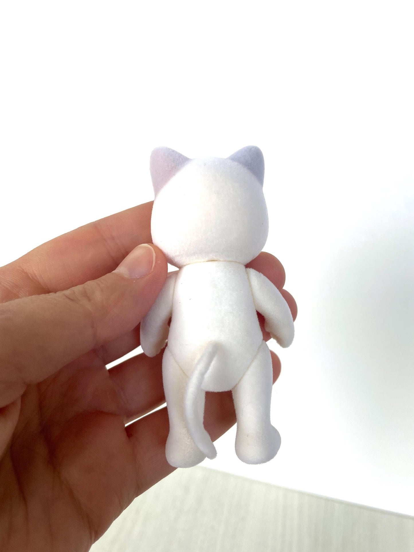Latte cats spare critters, Sweet Pea Calico Critter bunnies, white warren rabbit — Sylvanian Families