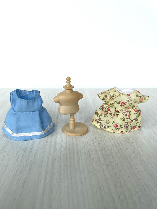 Dress shop mannequin with blue dress — Sylvanian Families / Calico Critters