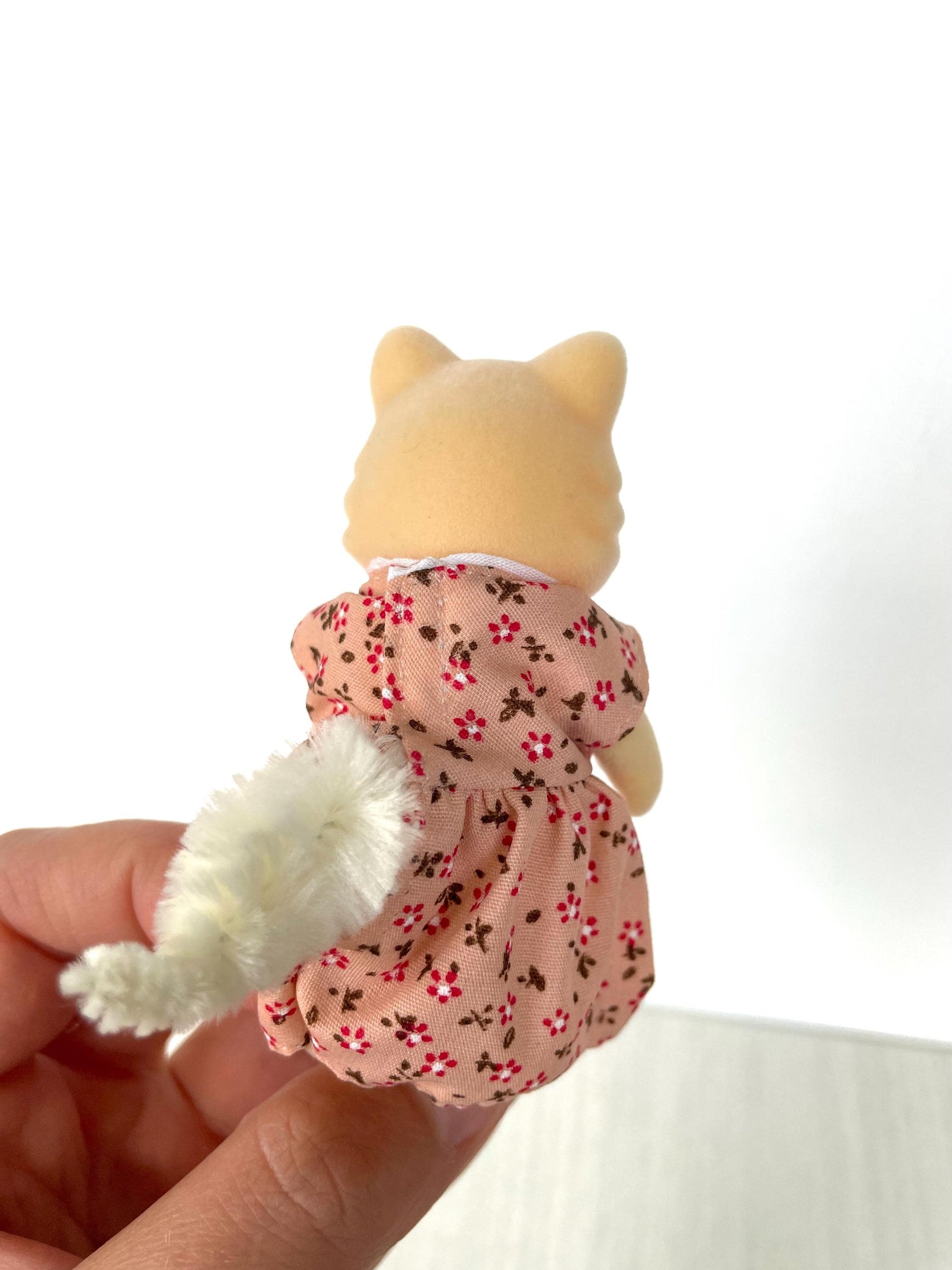 Chantilly cat mom detail — Sylvanian Families / Calico Critters