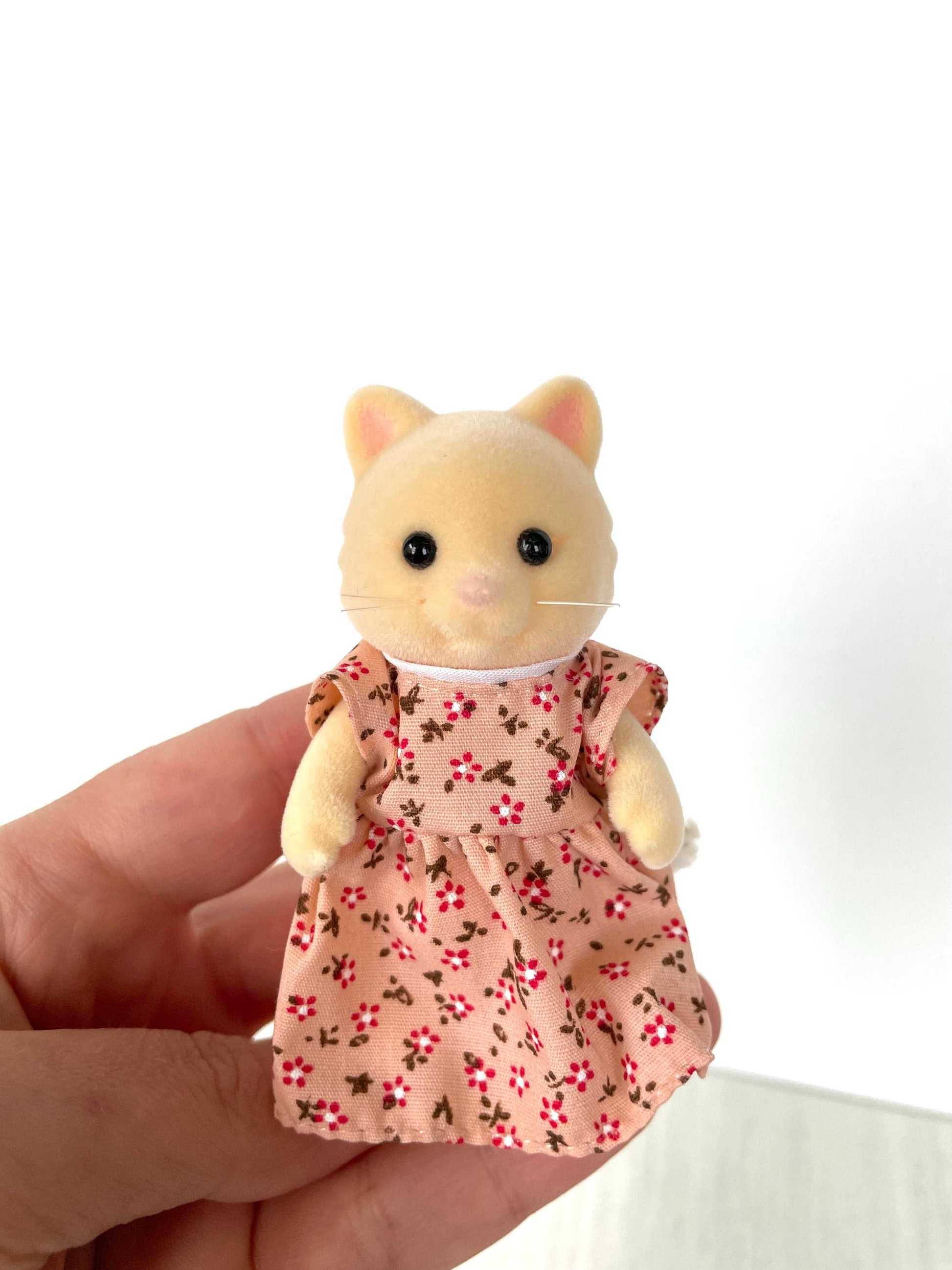 Chantilly cat mom figurine — Sylvanian Families / Calico Critters