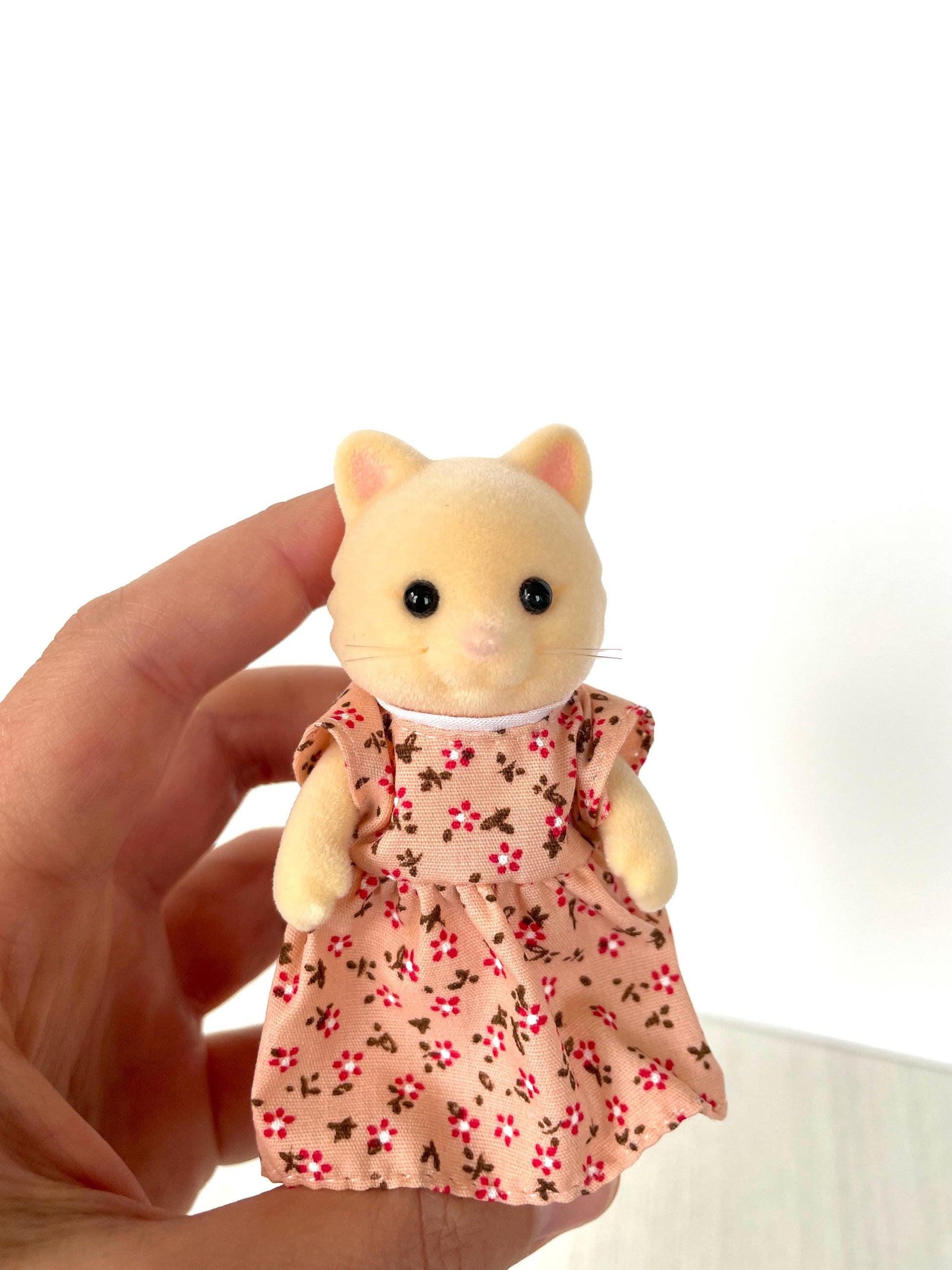 Cat mom standing — Sylvanian Families / Calico Critters