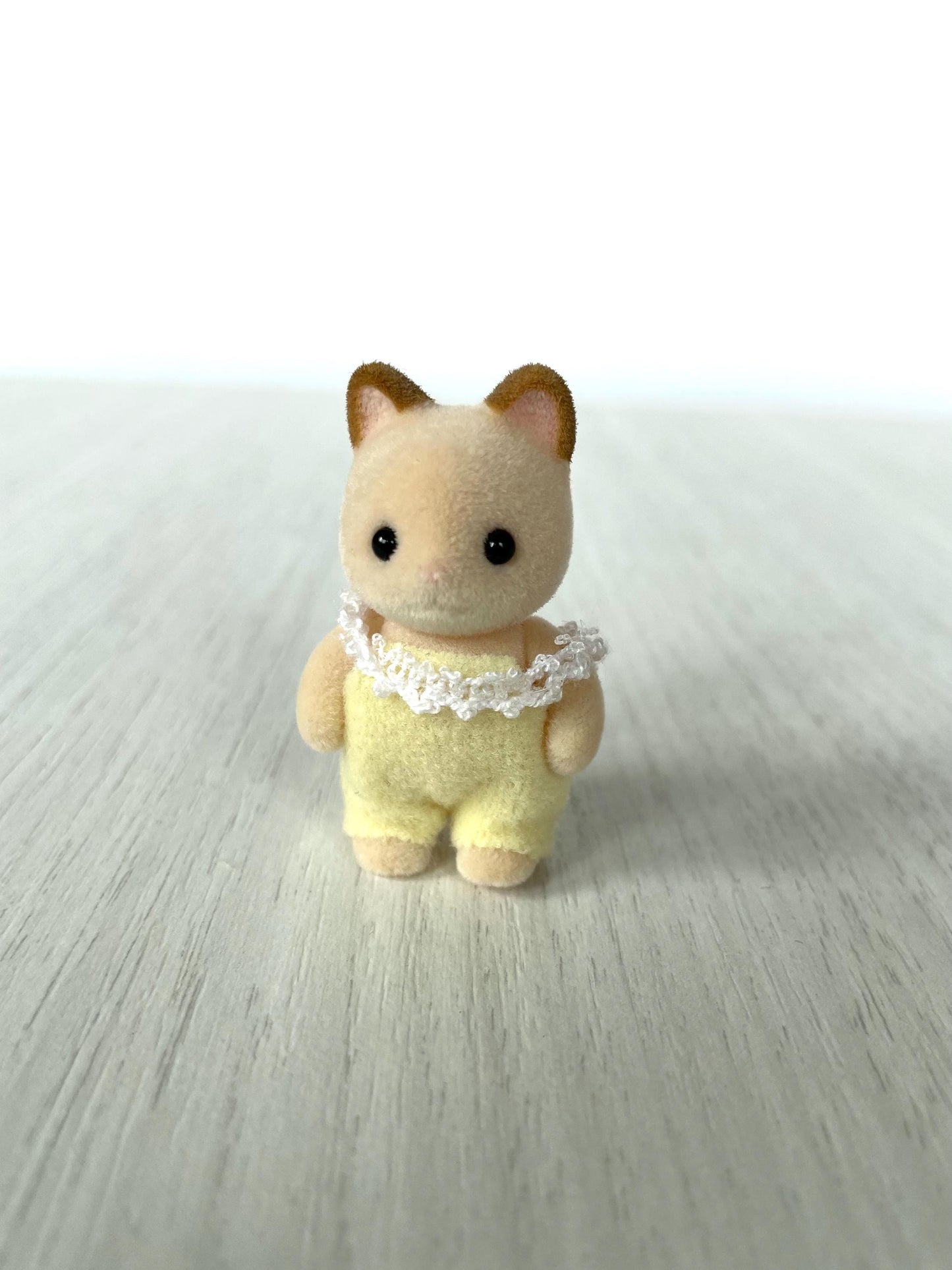 Keats cream cat baby — vintage Sylvanian Families / Calico Critters