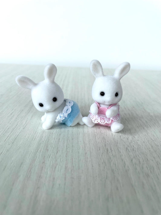 Calico Critters Snow Warren Rabbit Babies, White Flocked Rabbit Figures — Sylvanian Families