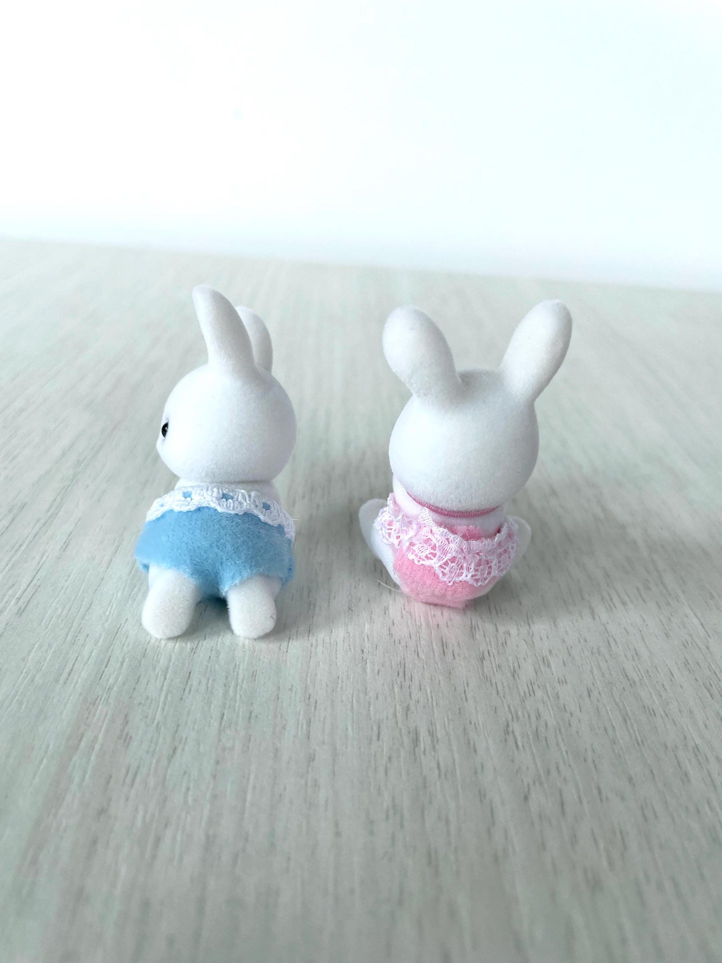Calico Critters Snow Warren Rabbit Babies, White Flocked Rabbit Figures — Sylvanian Families
