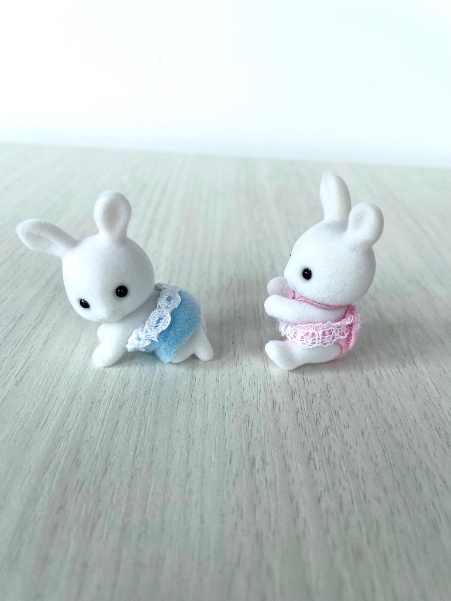Calico Critters Snow Warren Rabbit Babies, White Flocked Rabbit Figures — Sylvanian Families
