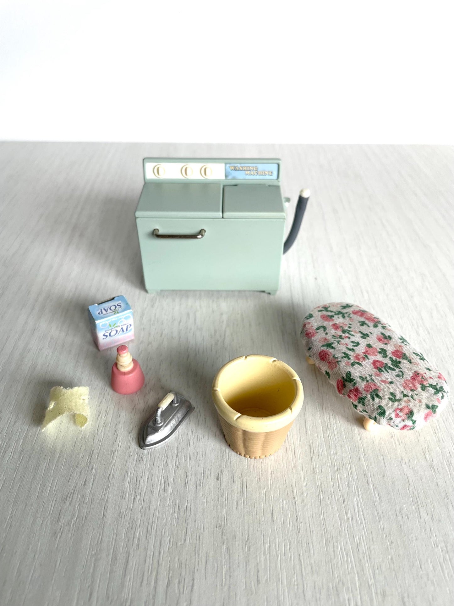 Calico Critters Vintage laundry machine set — Sylvanian Families