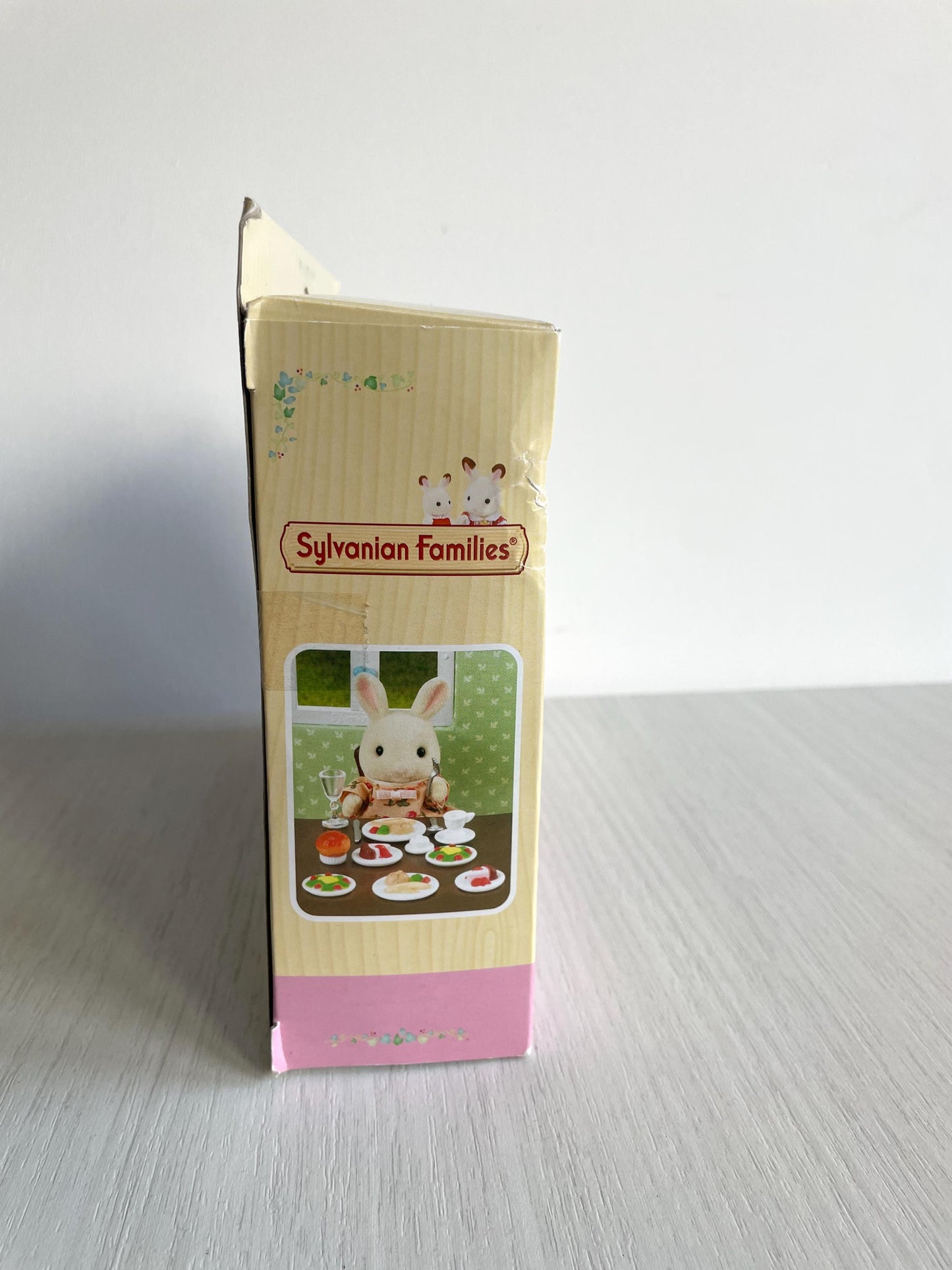 Sylvanian Families dinner party glasses and food — Calico Critters vintage set