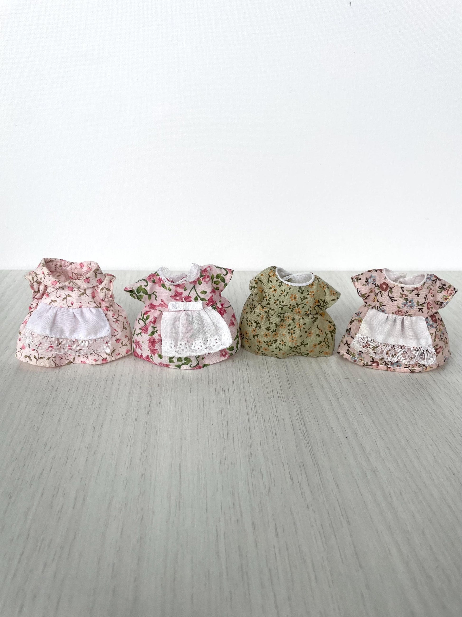Calico Critters spare clothes mom dresses, Sylvanian Families outifts, you choose! Dress for adults female figurines, individual items
