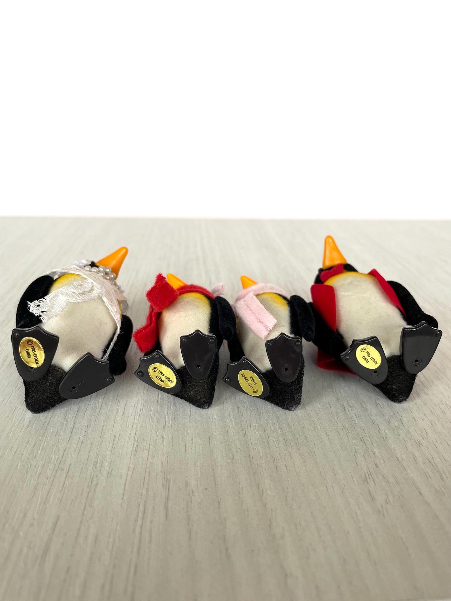 Collectible vintage De Burg Penguin Family — Sylvanian Families / Calico Critters