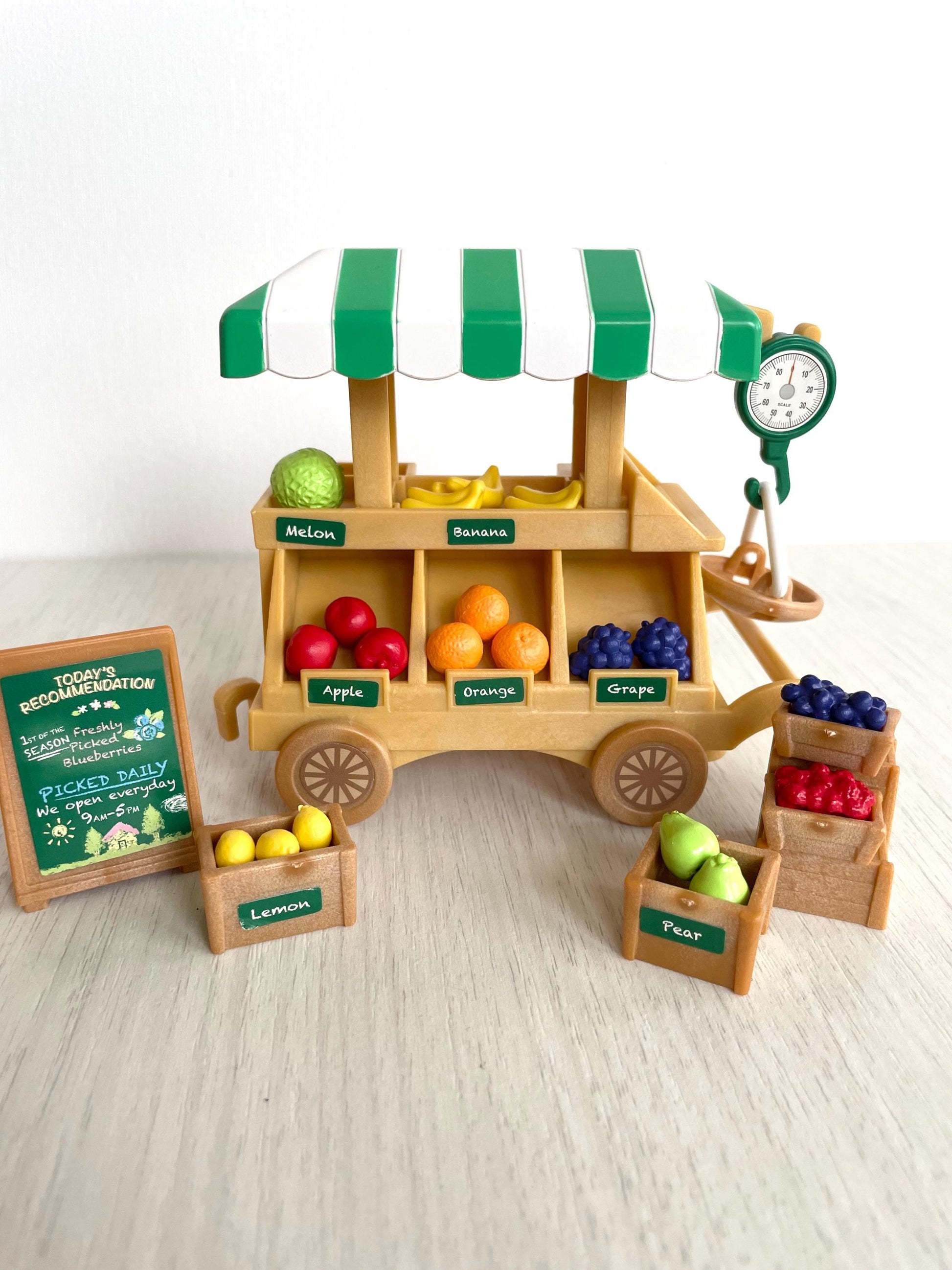 Calico Critters Fruit Wagon cart nearly complete and in excellent condition, Sylvanian fruits and vegetables produce farm stand, spare food. Supermarket spares, grocery store