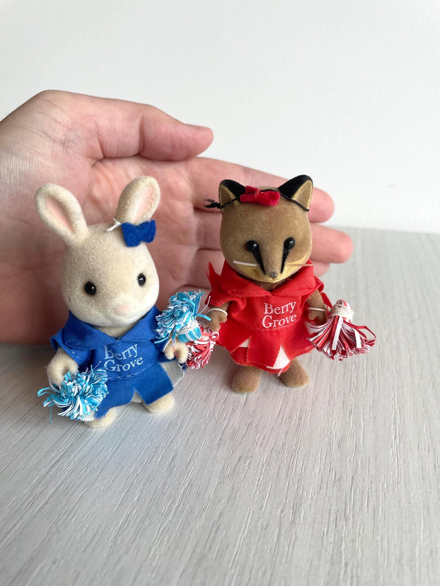 Calico Critters Berry Grove Cheerleaders, Sylvanian Families sports day fun bunny and fox. Slydale fox girl and rabbit with ivory flocking.