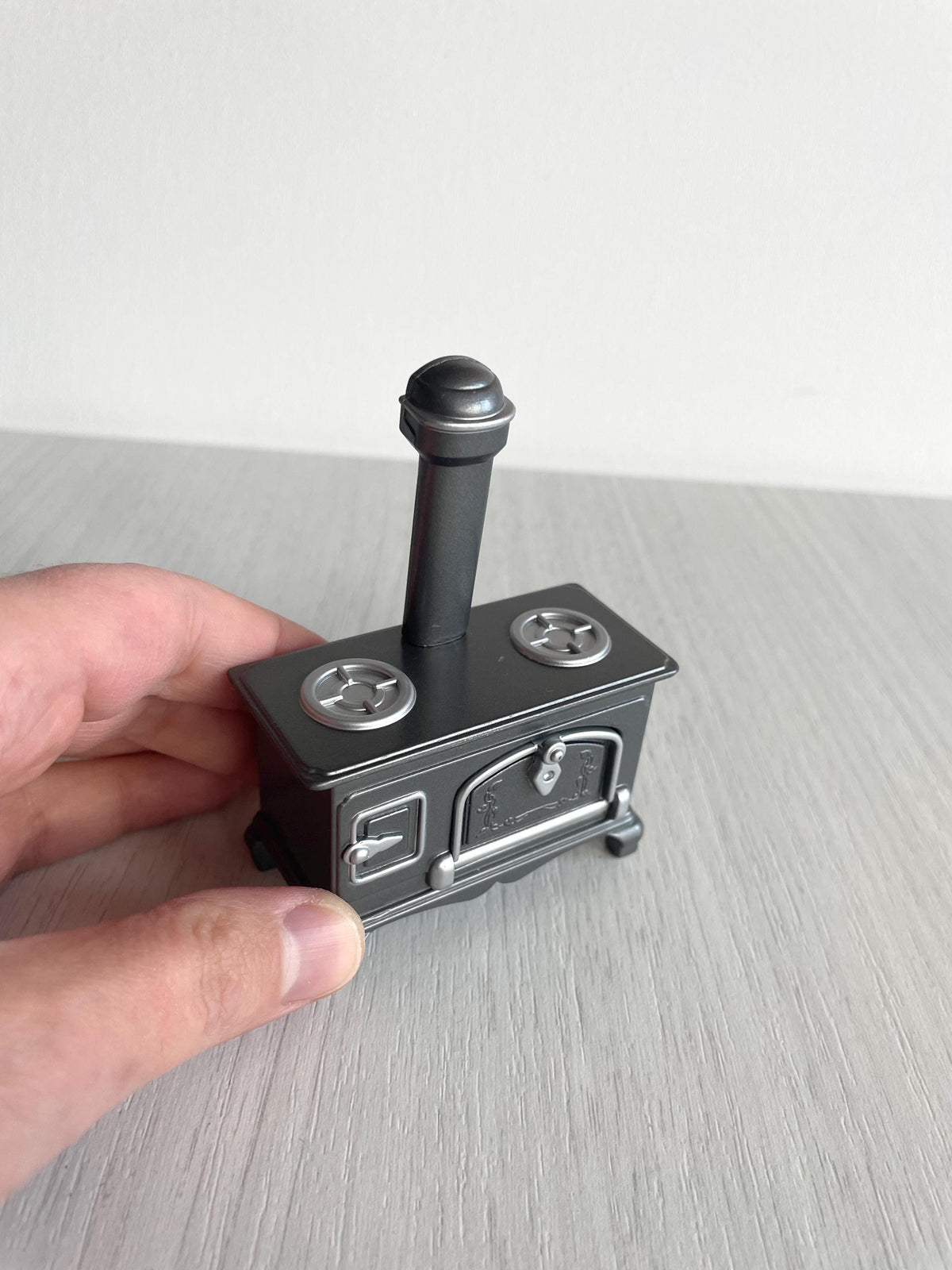 Sylvanian Families Spares Black Oven Stove, Farmhouse cooker, dollhouse Accessories for rustic kitchen, black with chimney. Epoch, made in Japan