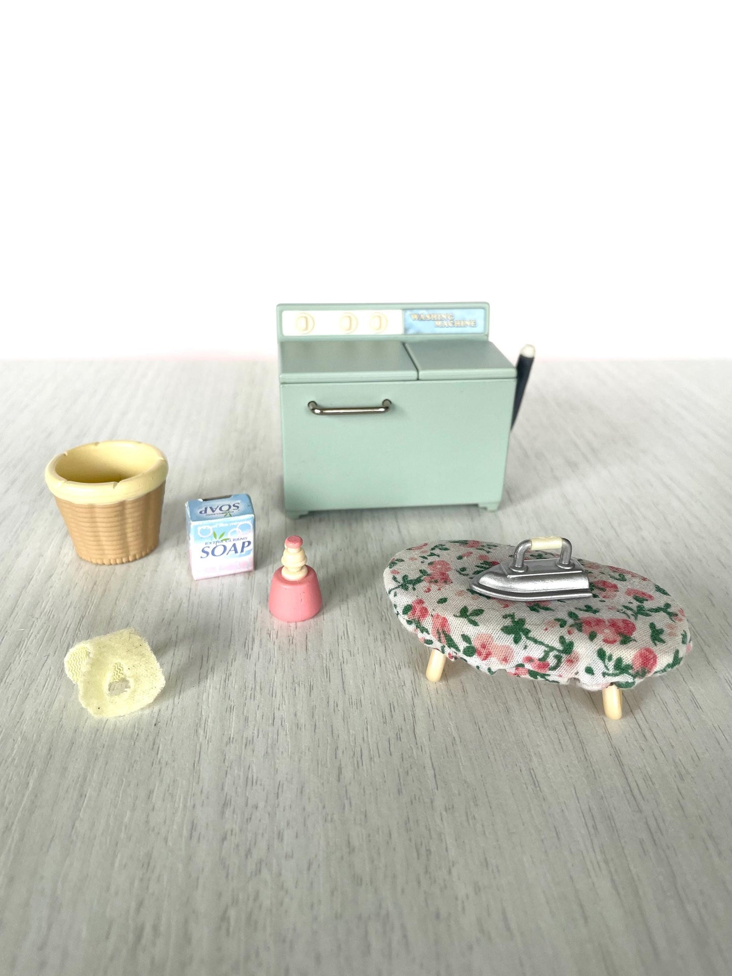 Calico Critters Vintage laundry machine set — Sylvanian Families