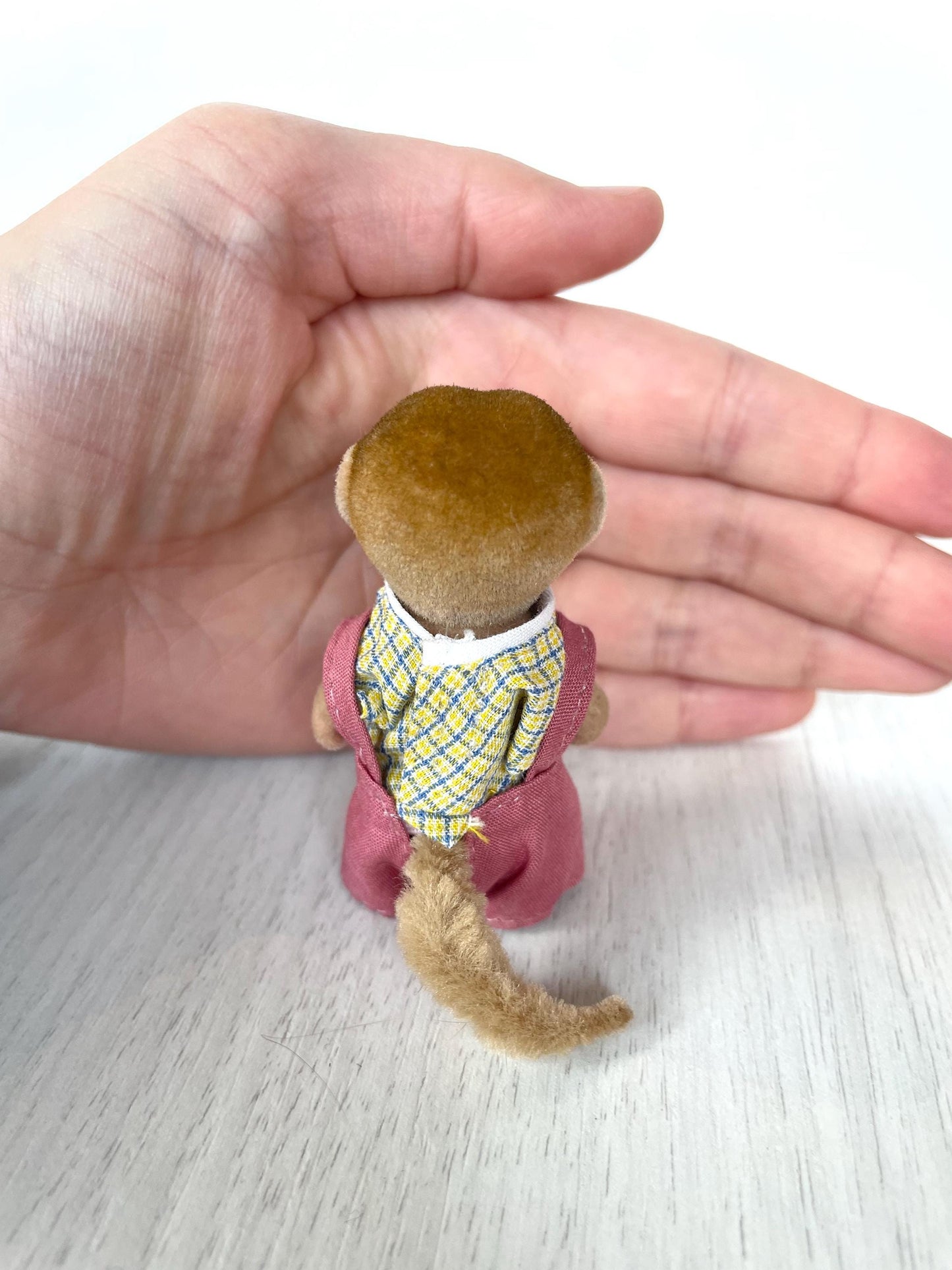 Discontinued meerkat figure — Sylvanian Families / Calico Critters