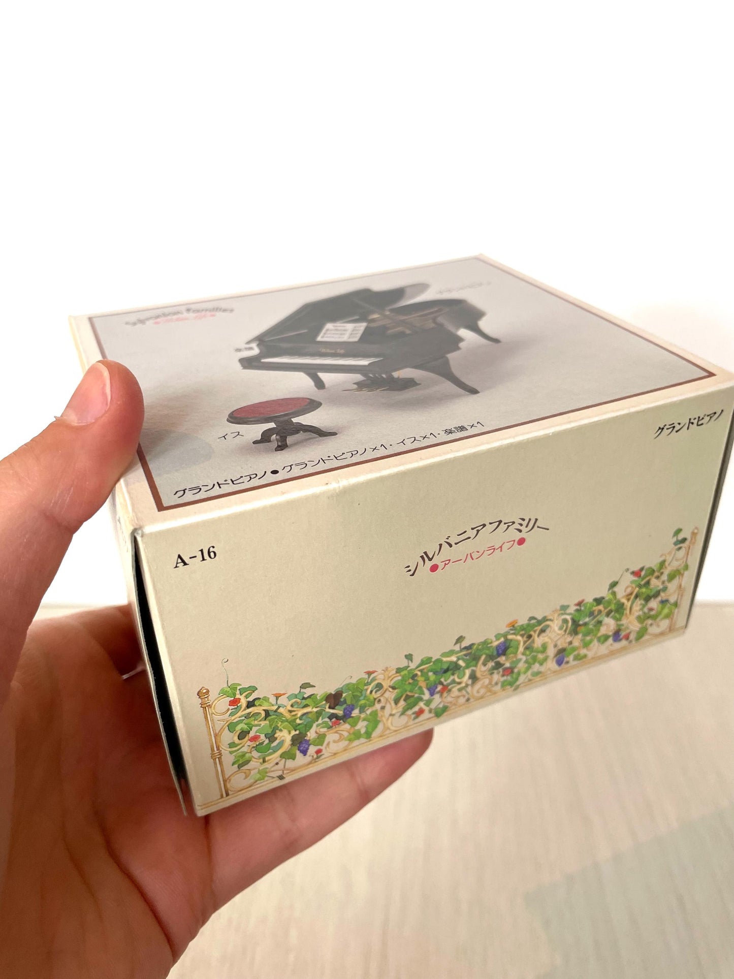 Vintage Urban Life Sylvanian Families black grand piano with box, Retro Collectible — Calico Critters