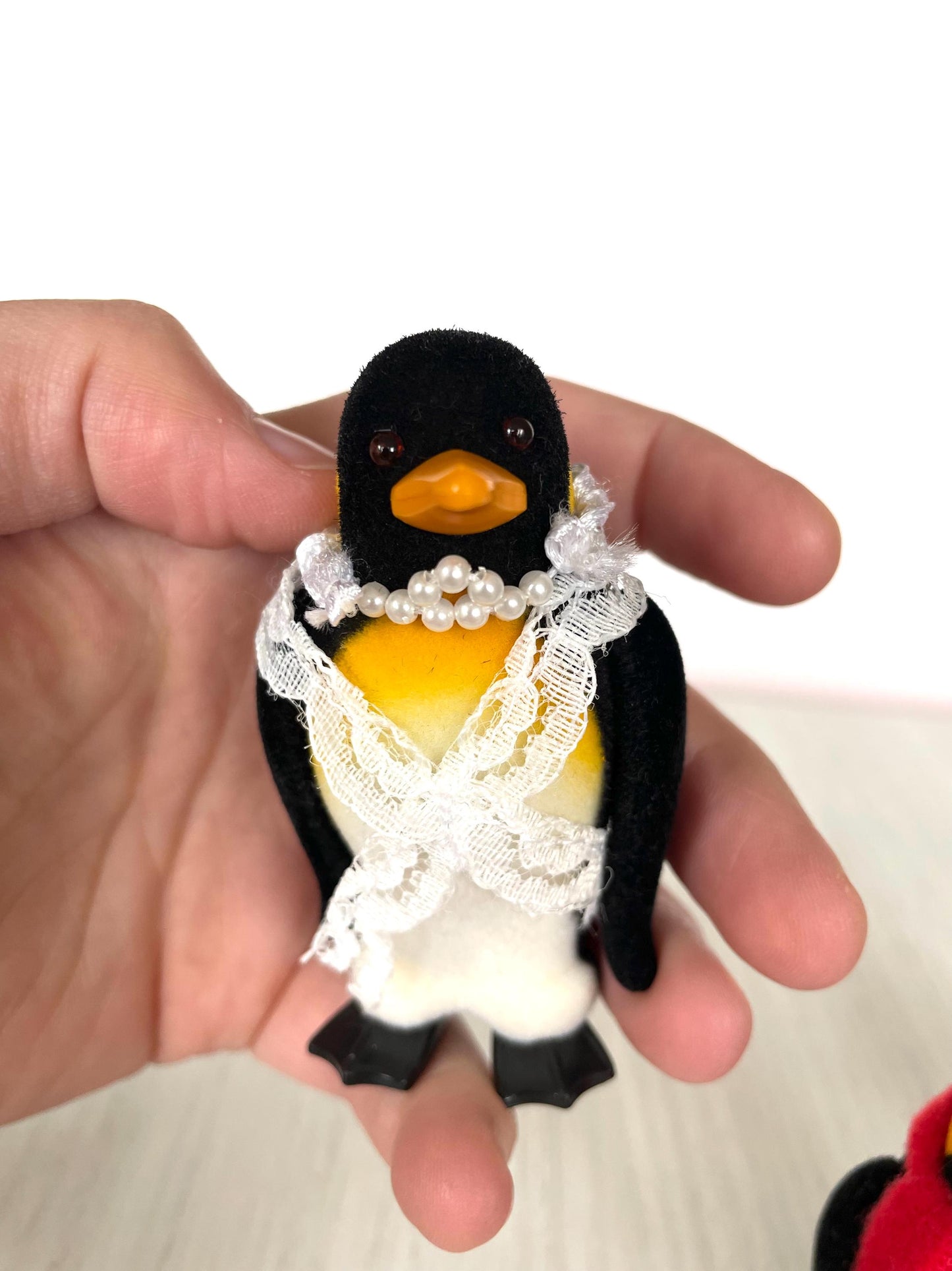 Discontinued Sylvanian Families De Burg penguins — Calico Critters collector set