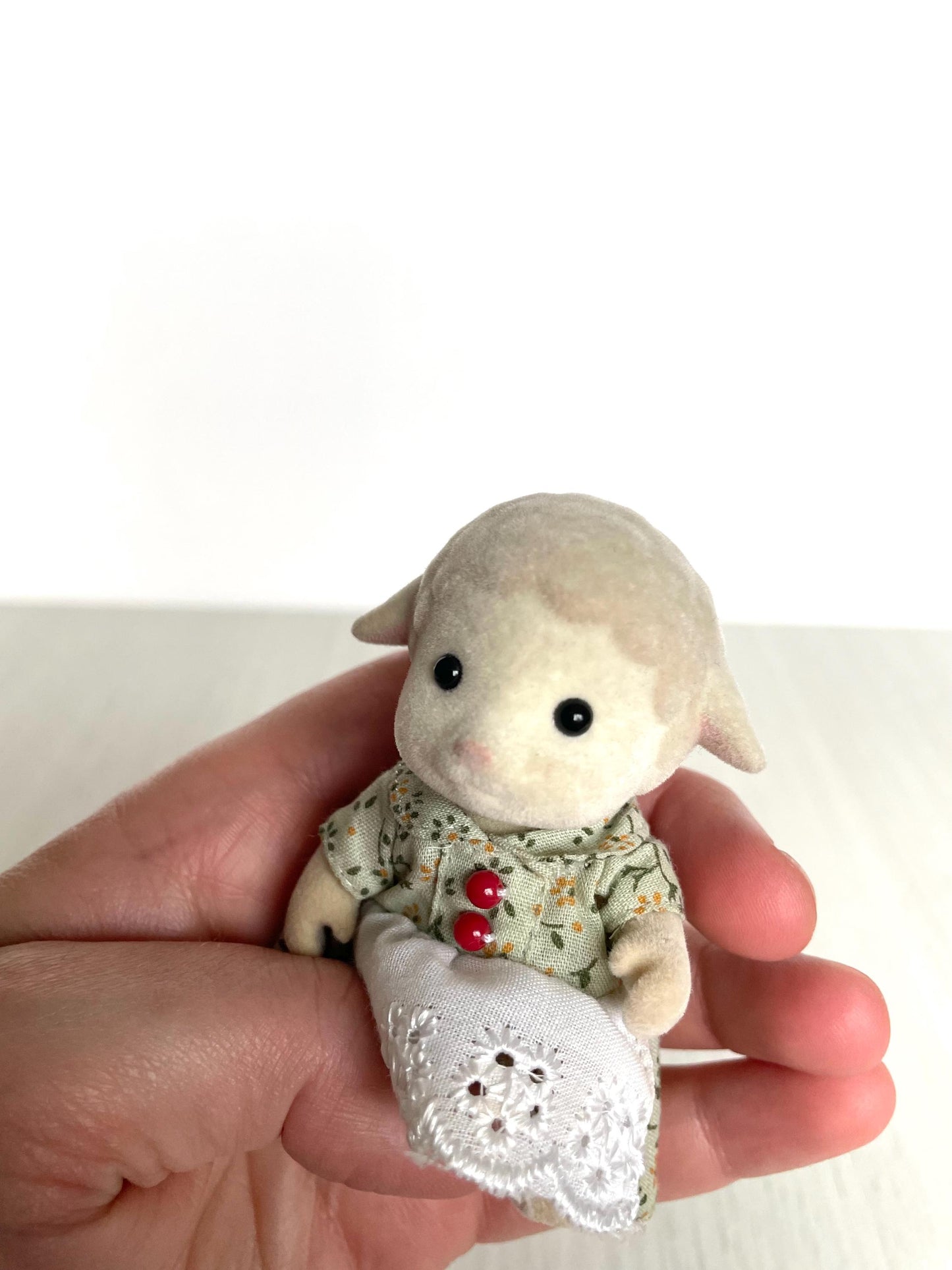 Calico Critters Vintage Dale Sheep mom with gripping hands — Sylvanian Families