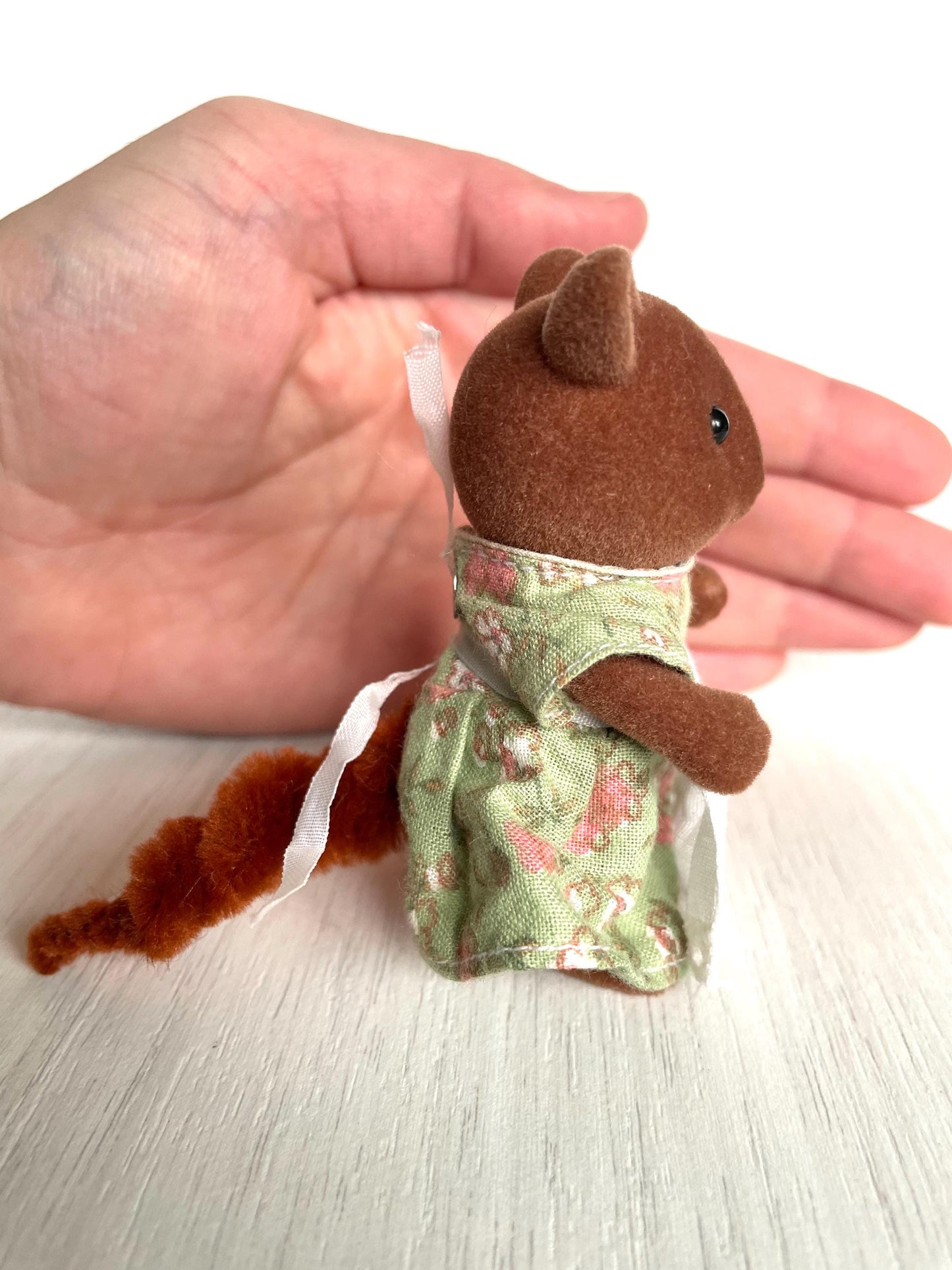 Rare Sylvanian Families Oakwood Squirrel Mom adult, vintage — Calico Critters