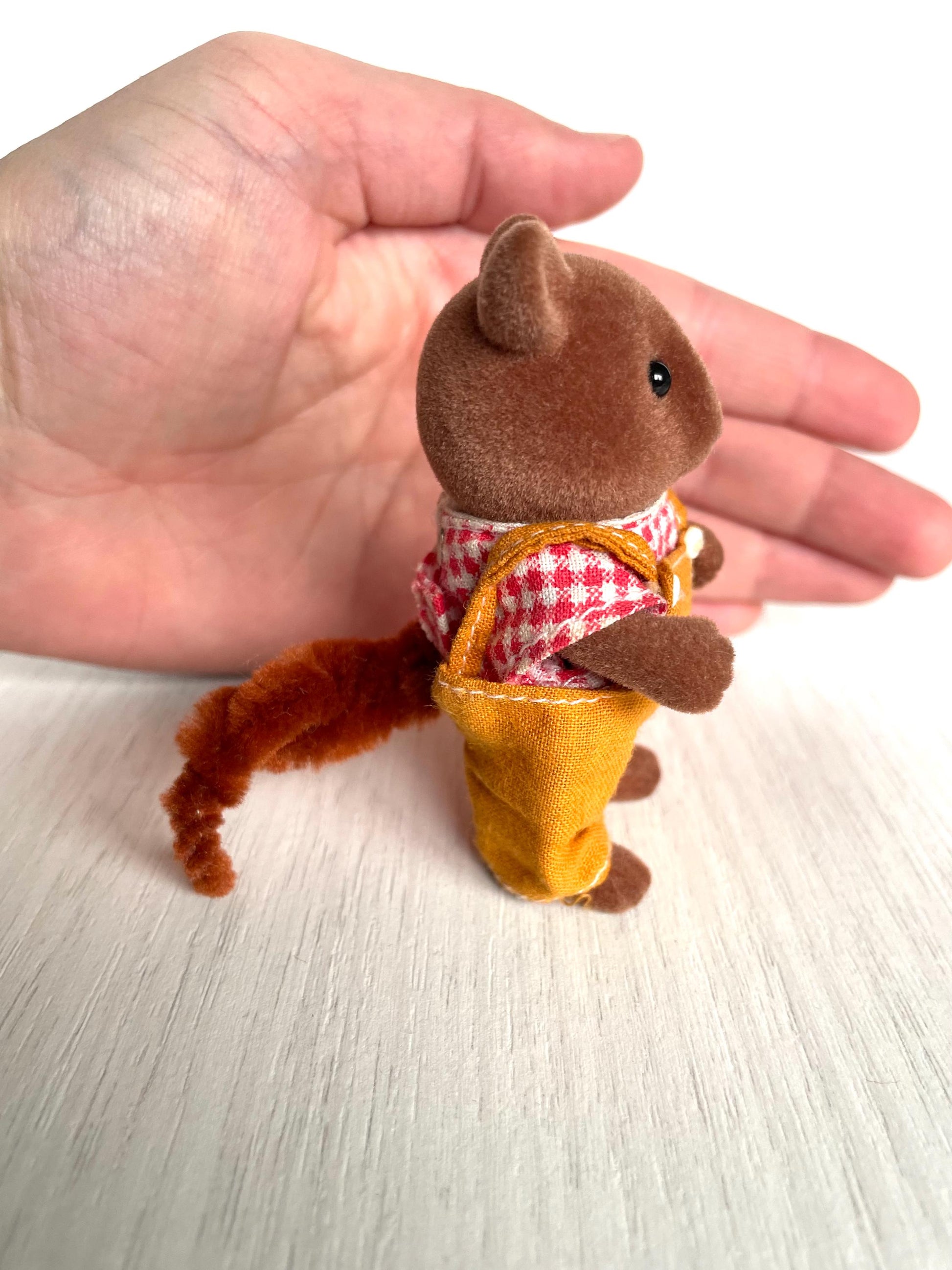 Rare Sylvanian Families Oakwood Squirrel Dad adult, vintage — Calico Critters