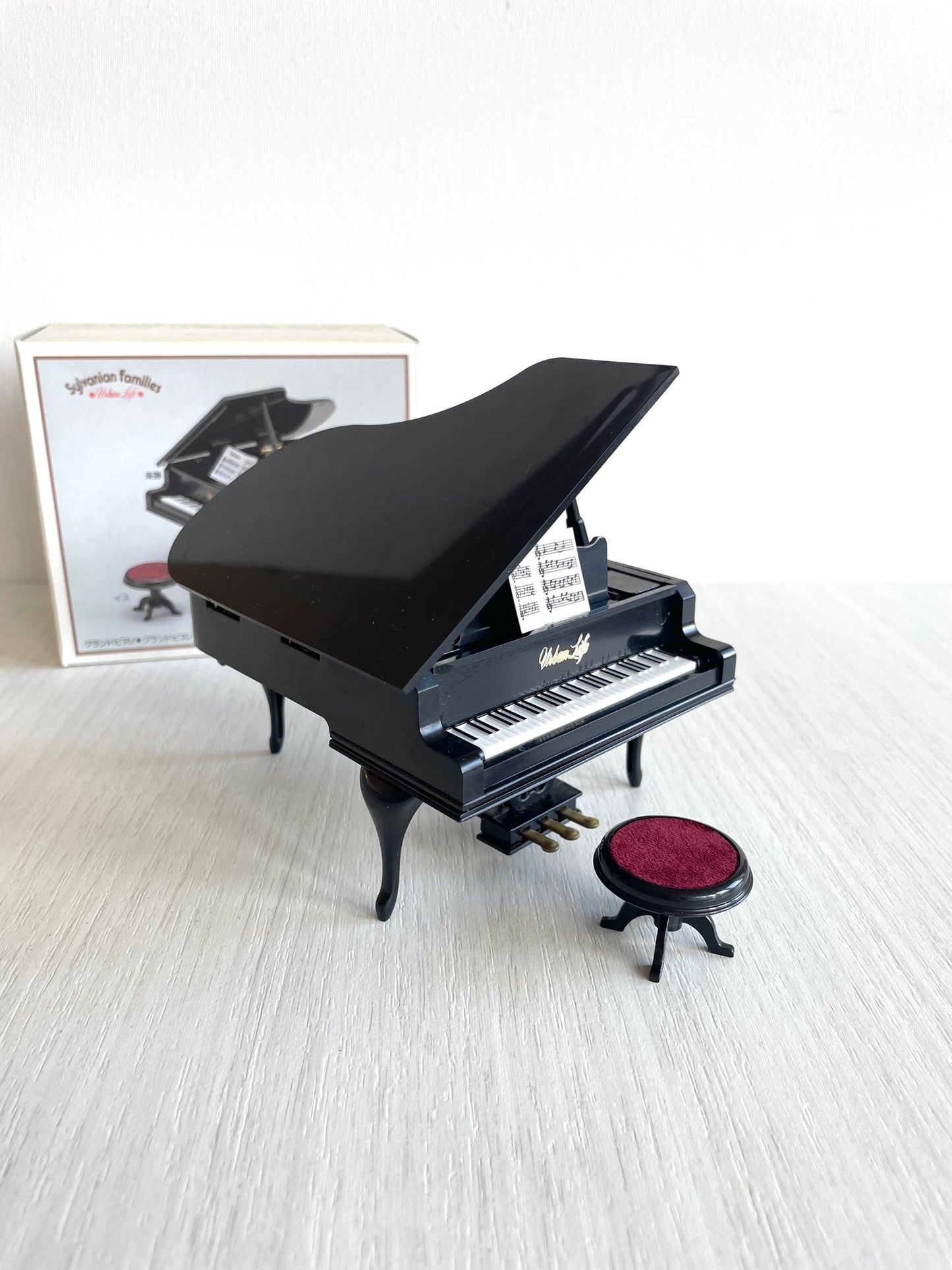 Vintage Urban Life Sylvanian Families black grand piano with box, Retro Collectible — Calico Critters