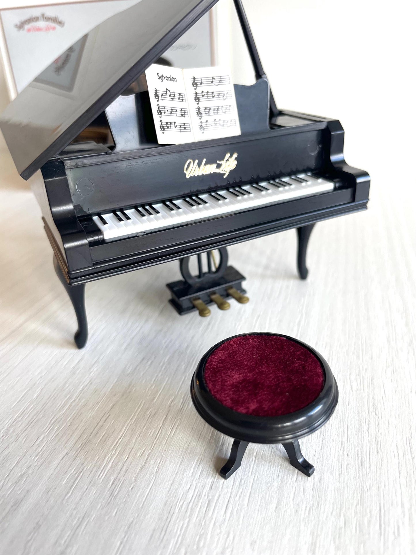 Vintage Urban Life Sylvanian Families black grand piano with box, Retro Collectible — Calico Critters