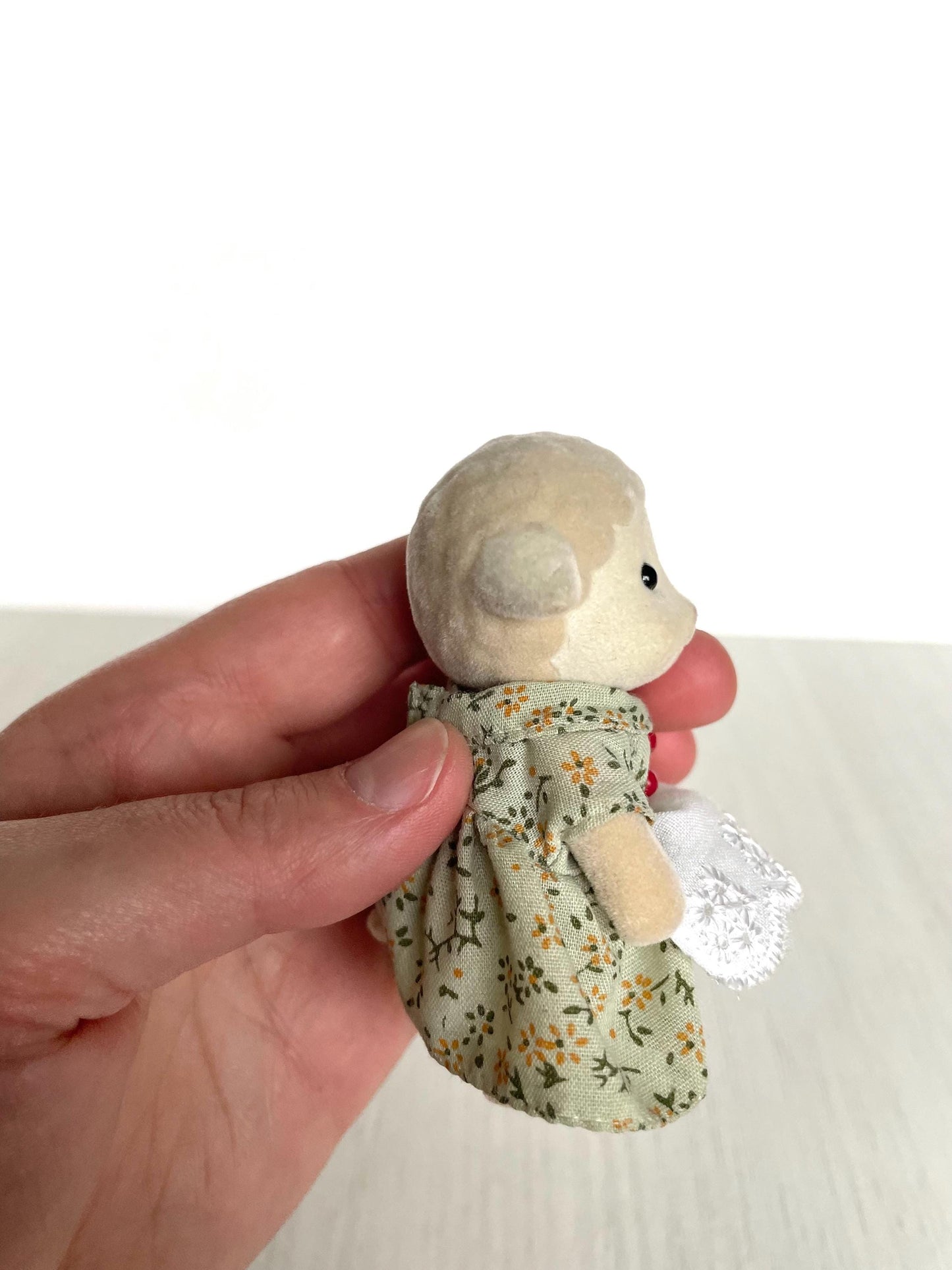 Calico Critters Vintage Dale Sheep mom with gripping hands — Sylvanian Families
