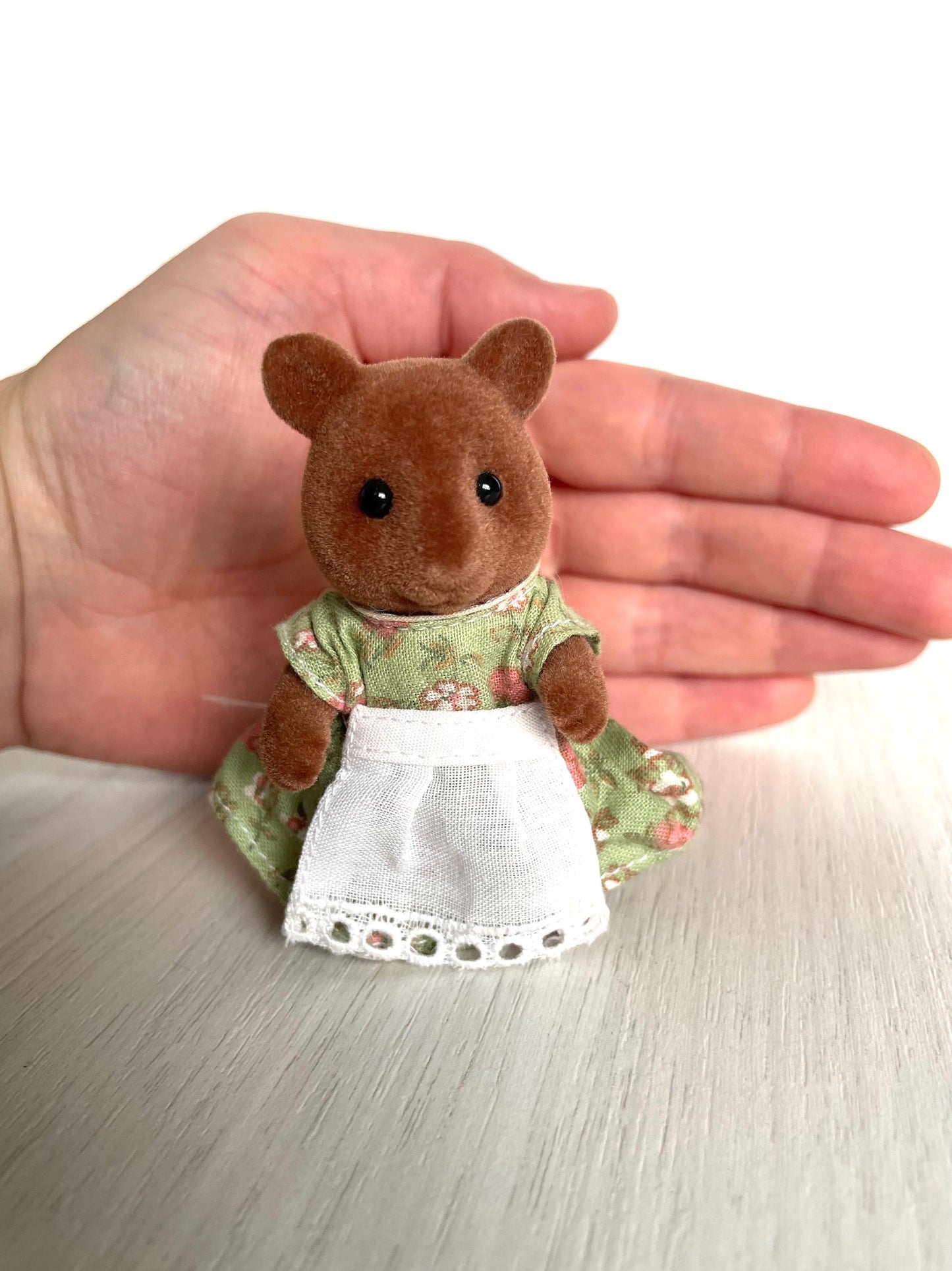 Rare Sylvanian Families Oakwood Squirrel Mom adult, vintage and in excellent condition, retro Collectible Toy animal forest figurine