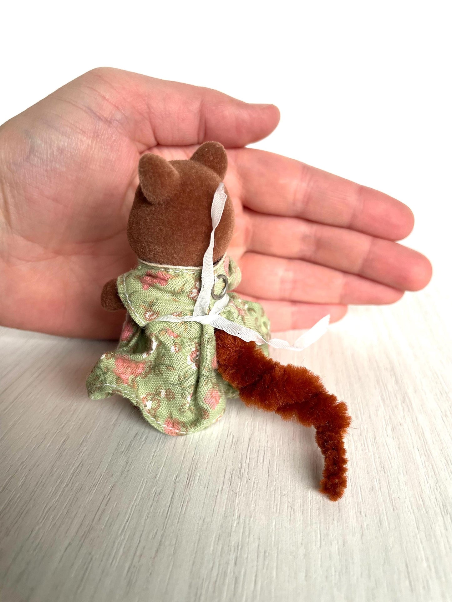 Rare Sylvanian Families Oakwood Squirrel Mom adult, vintage — Calico Critters