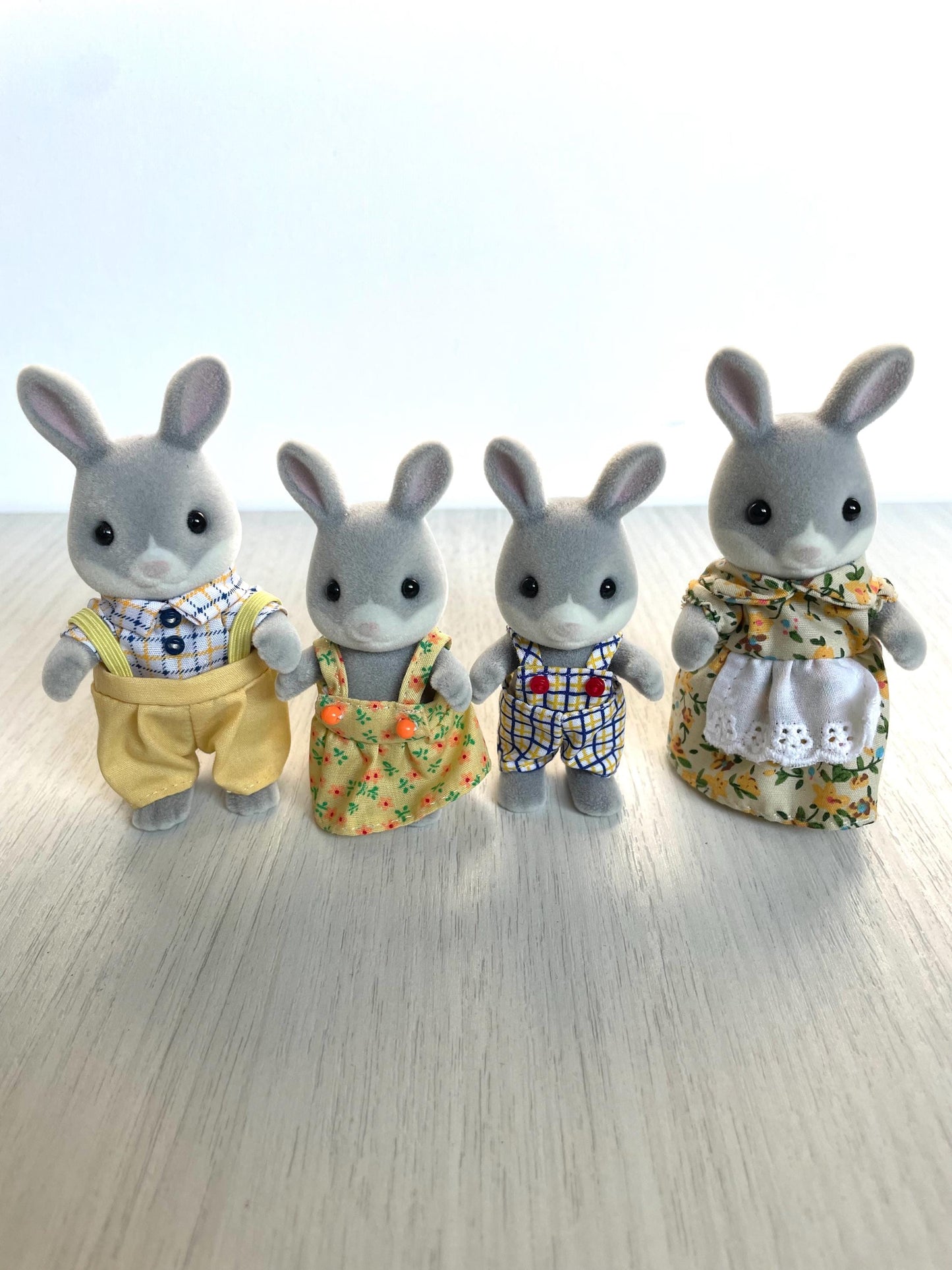 Calico Critters Cottontail Rabbit Family – Valentine’s Day Gift for Kids | Adorable Animal Toy Set for Girls & Boys