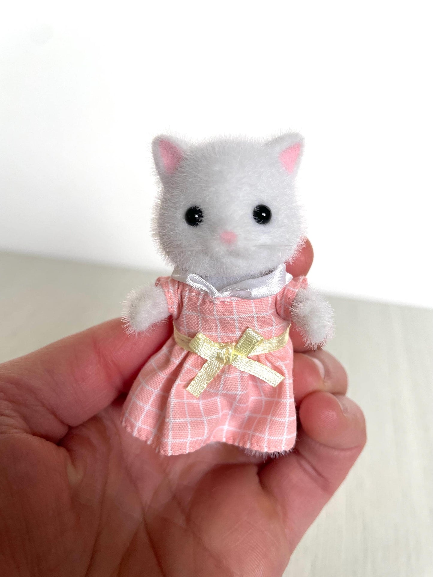 White Persian Cat Calico Critters Cute Animal Figurine for Dollhouse, Valentine's Gift, Collectible Figurine, Perfect Gift for Cat Lovers