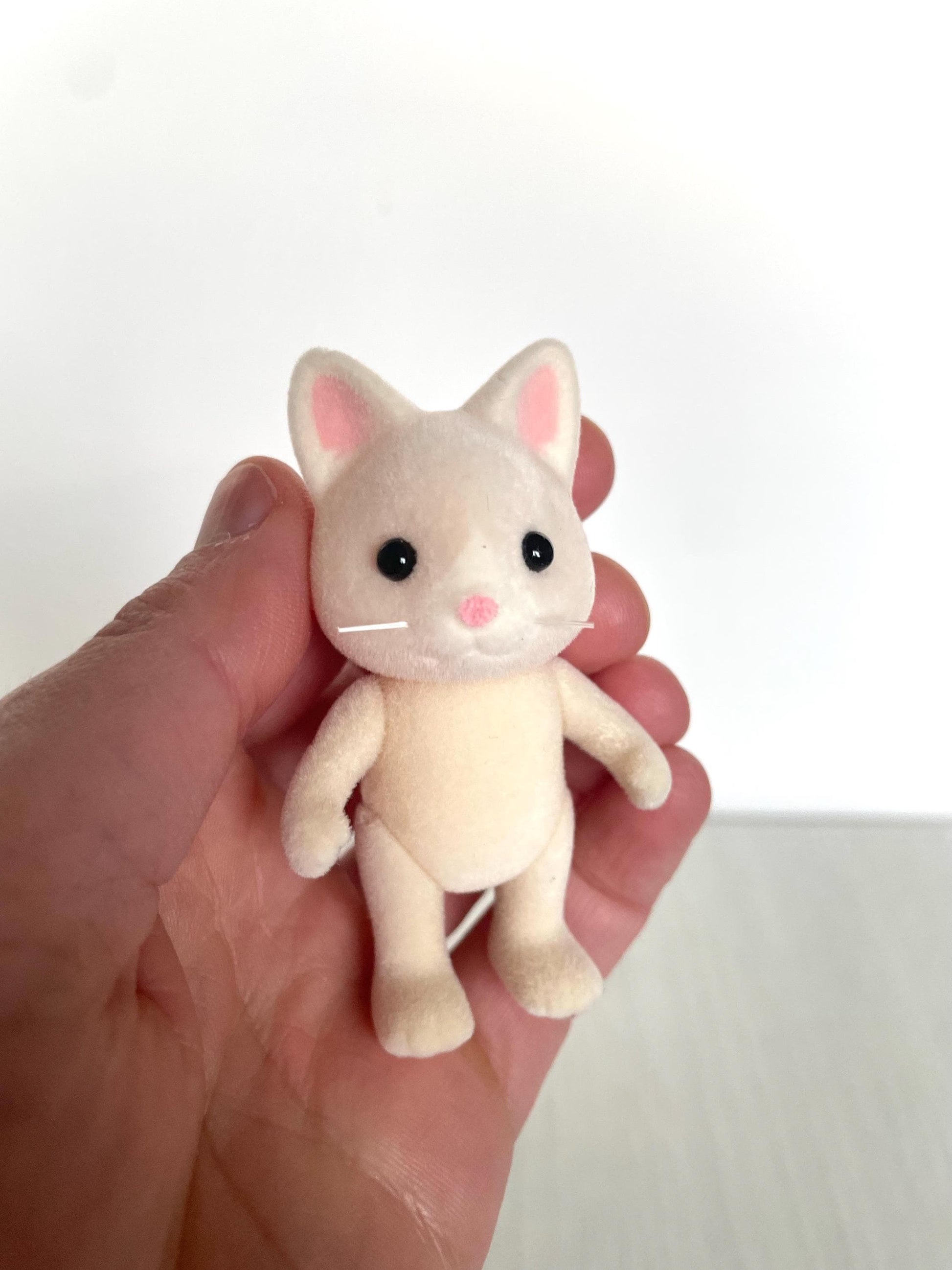 Child silk cat (pink nose) spare critter — brand new Calico Critters / Sylvanian Families figure, naked for customizing or replacement