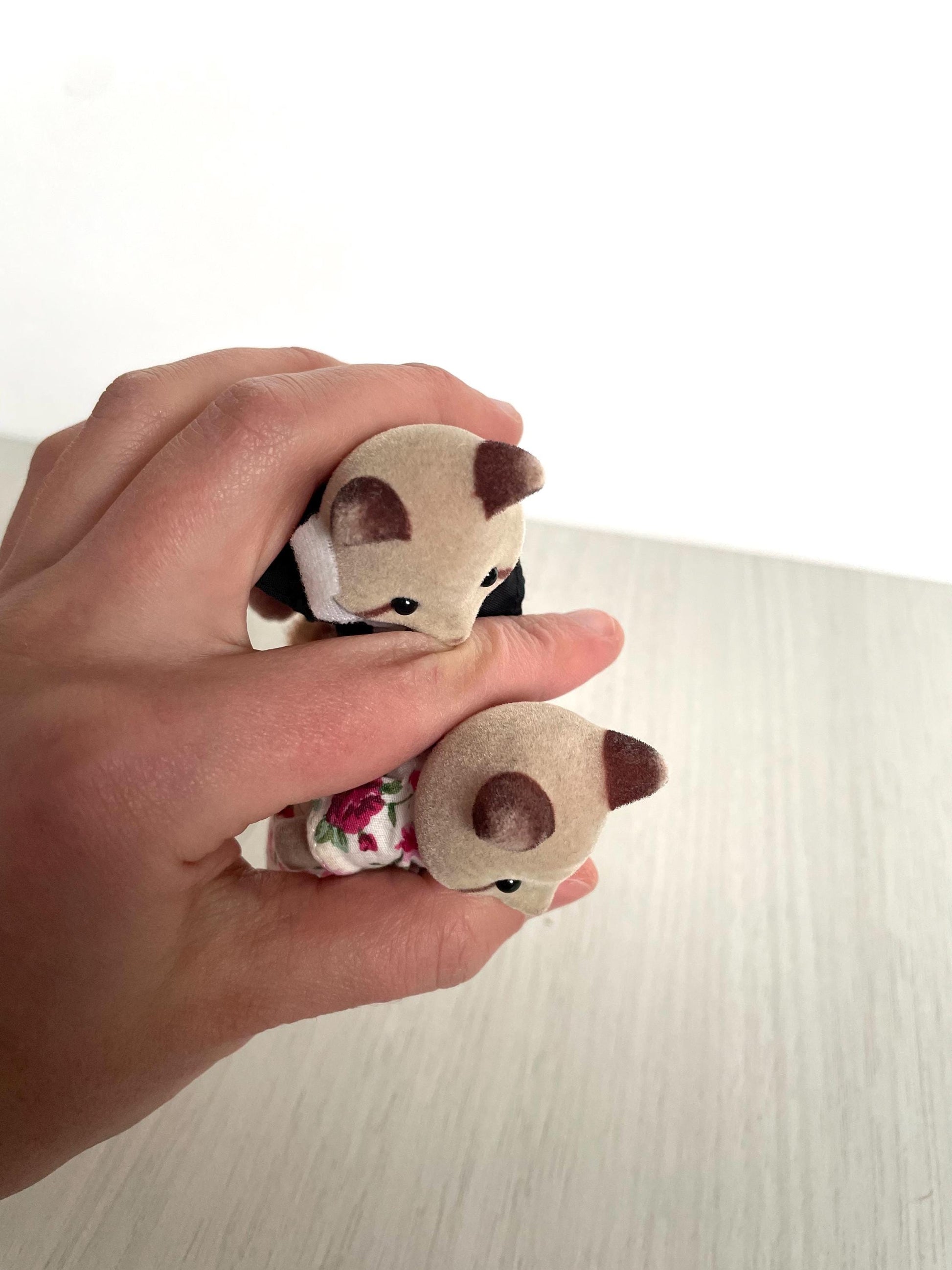 Vintage raccoon grandma figurine — Sylvanian Families / Calico Critters