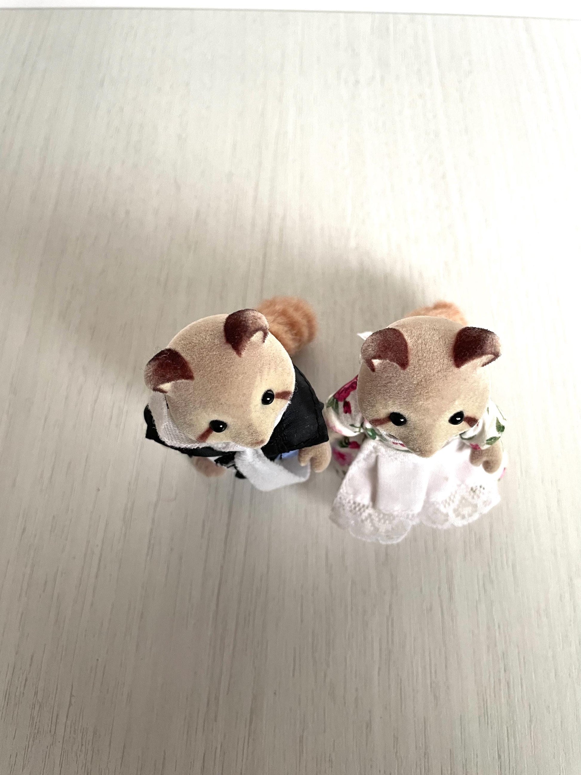 Rare discontinued Mulberry Raccoon grandparents — Sylvanian Families / Calico Critters