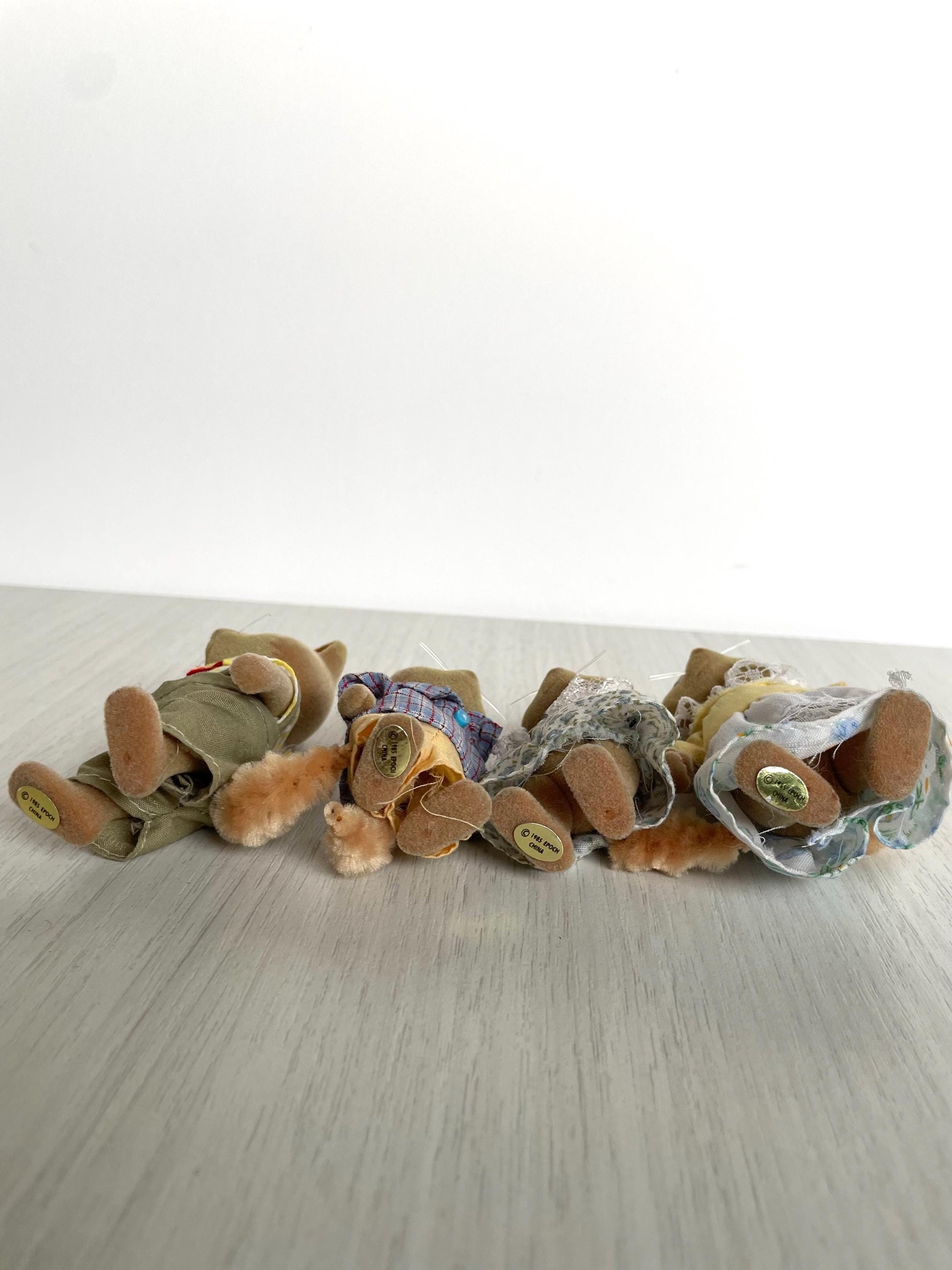 Discontinued Honey Fox family detail — Sylvanian Families / Calico Critters